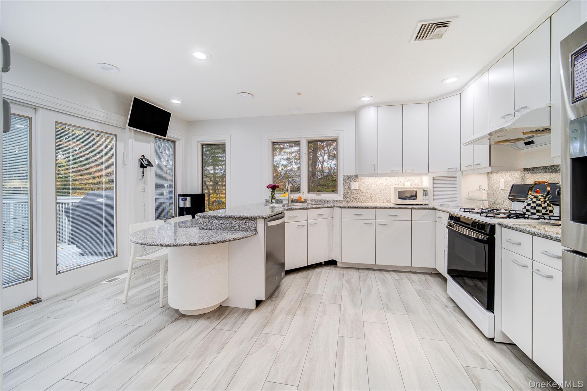 4 Ayr Court, Airmont, NY 10901