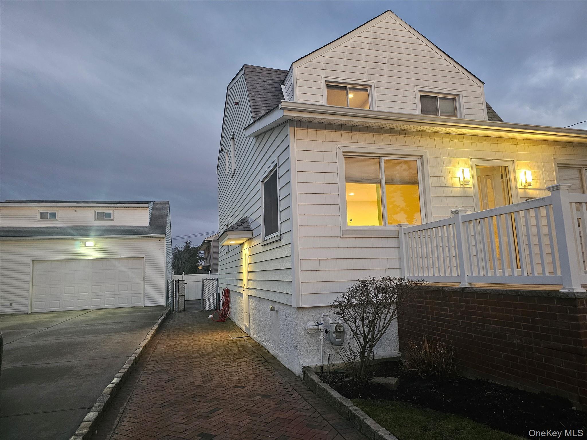 14 Alemeda Street, Inwood, NY 11096