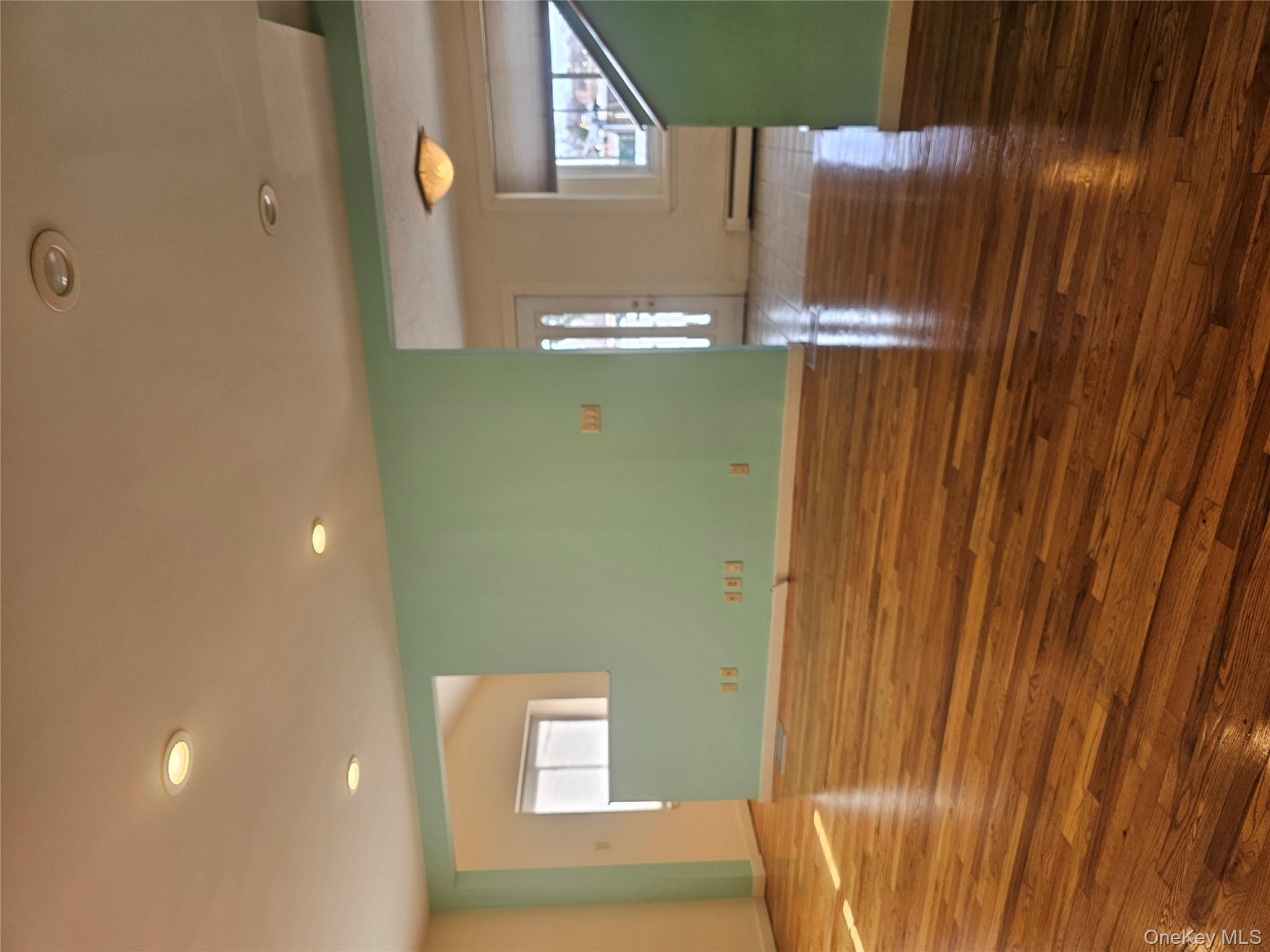 14 Alemeda Street, Inwood, NY 11096