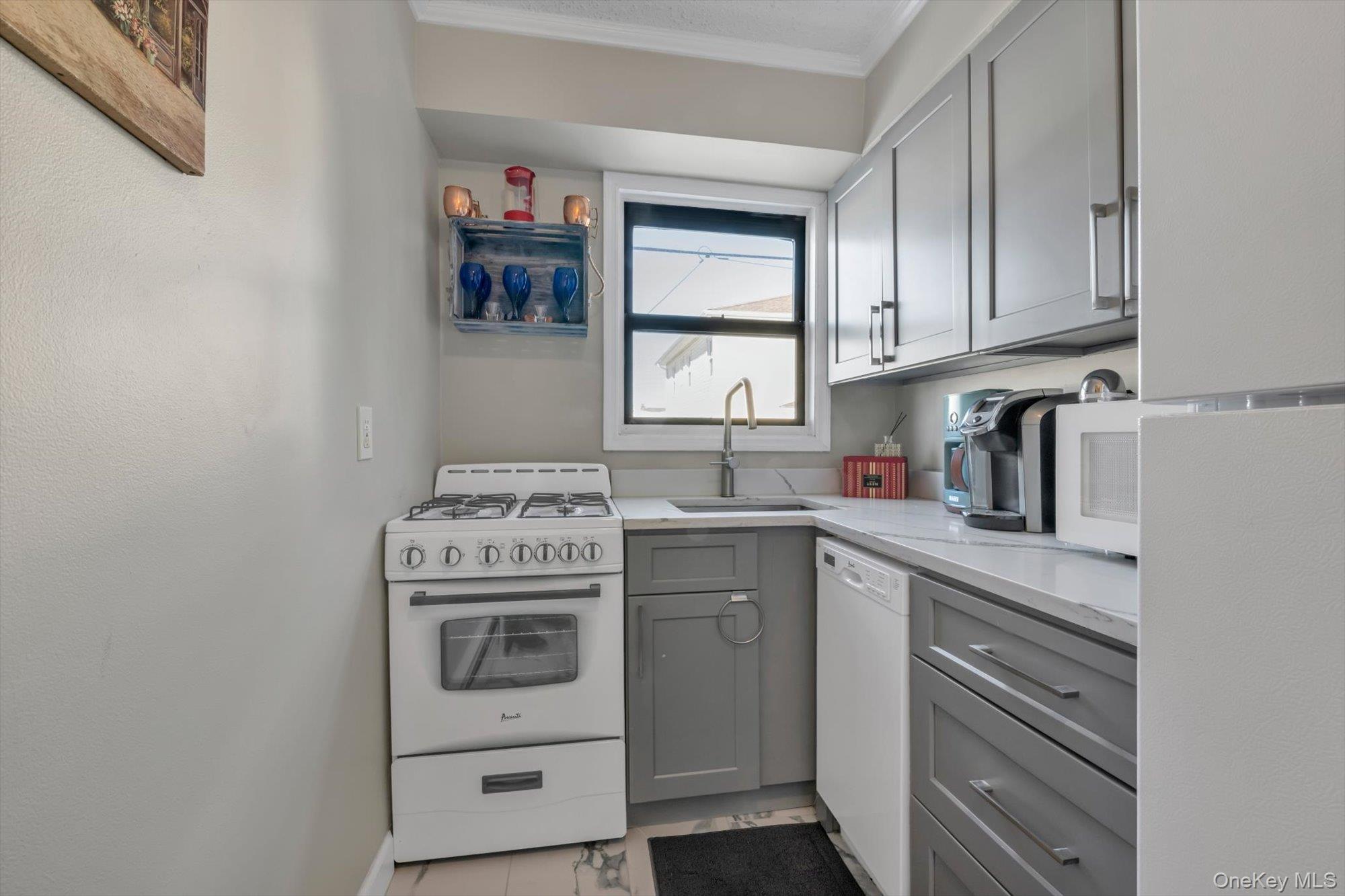 65 W Broadway # 6A, Long Beach, NY 11561