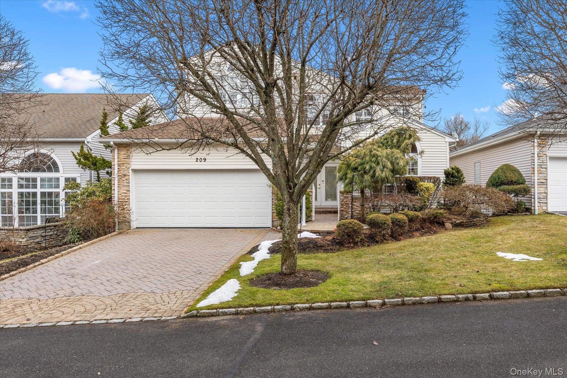 209 Windwatch Drive, Hauppauge, NY 11788