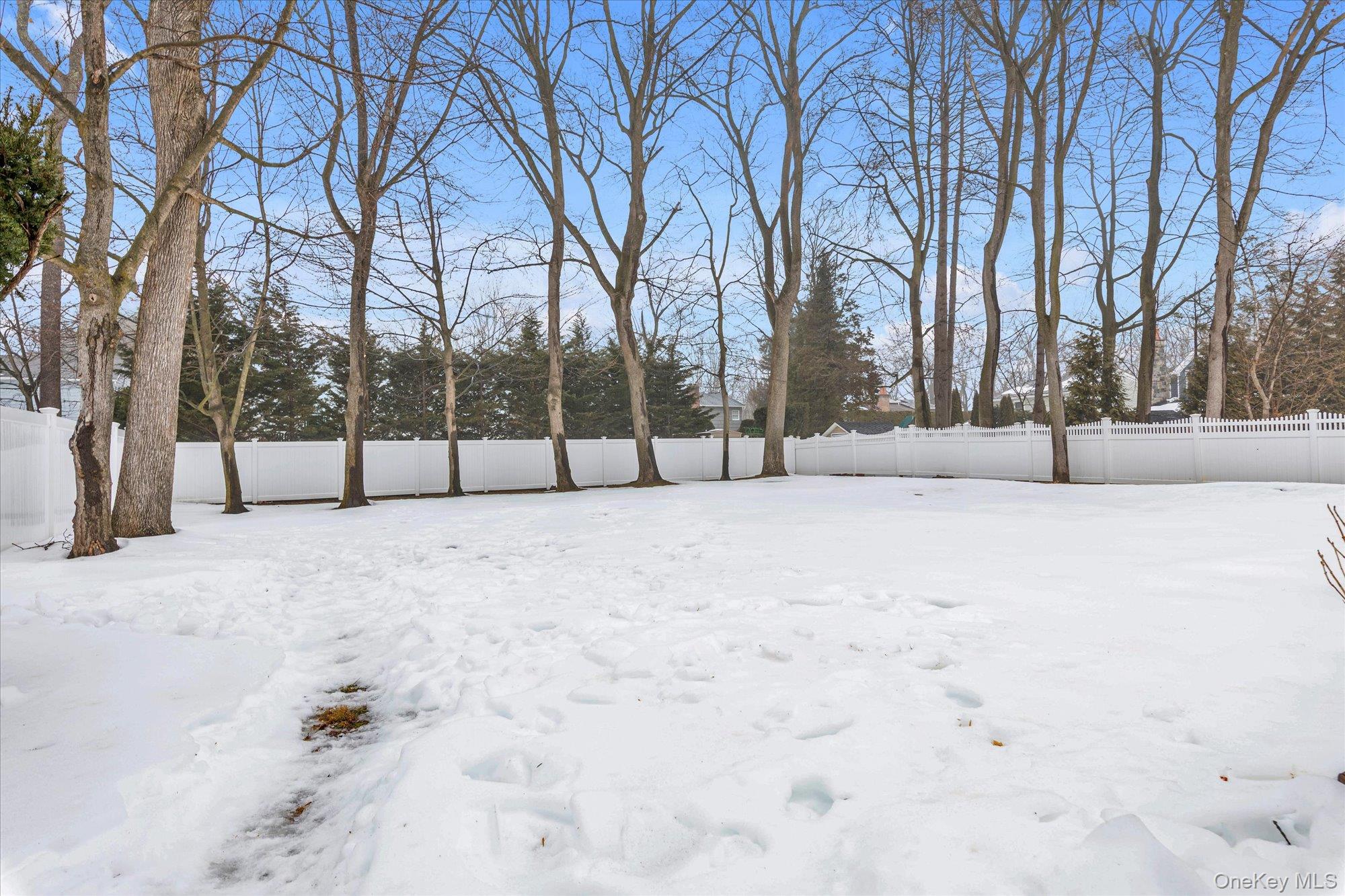 111 Cocks Lane, Locust Valley, NY 11560