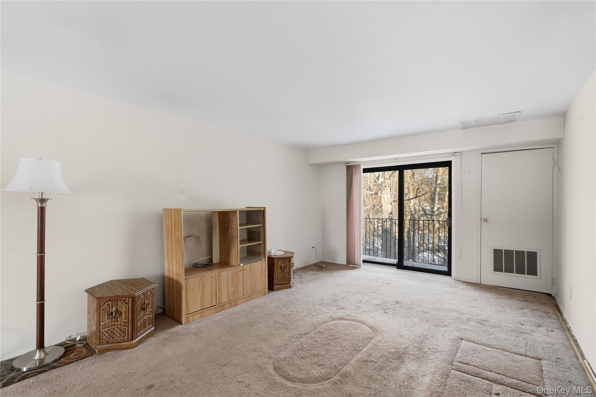 19 Newbrook # 19, Bay Shore, NY 11706