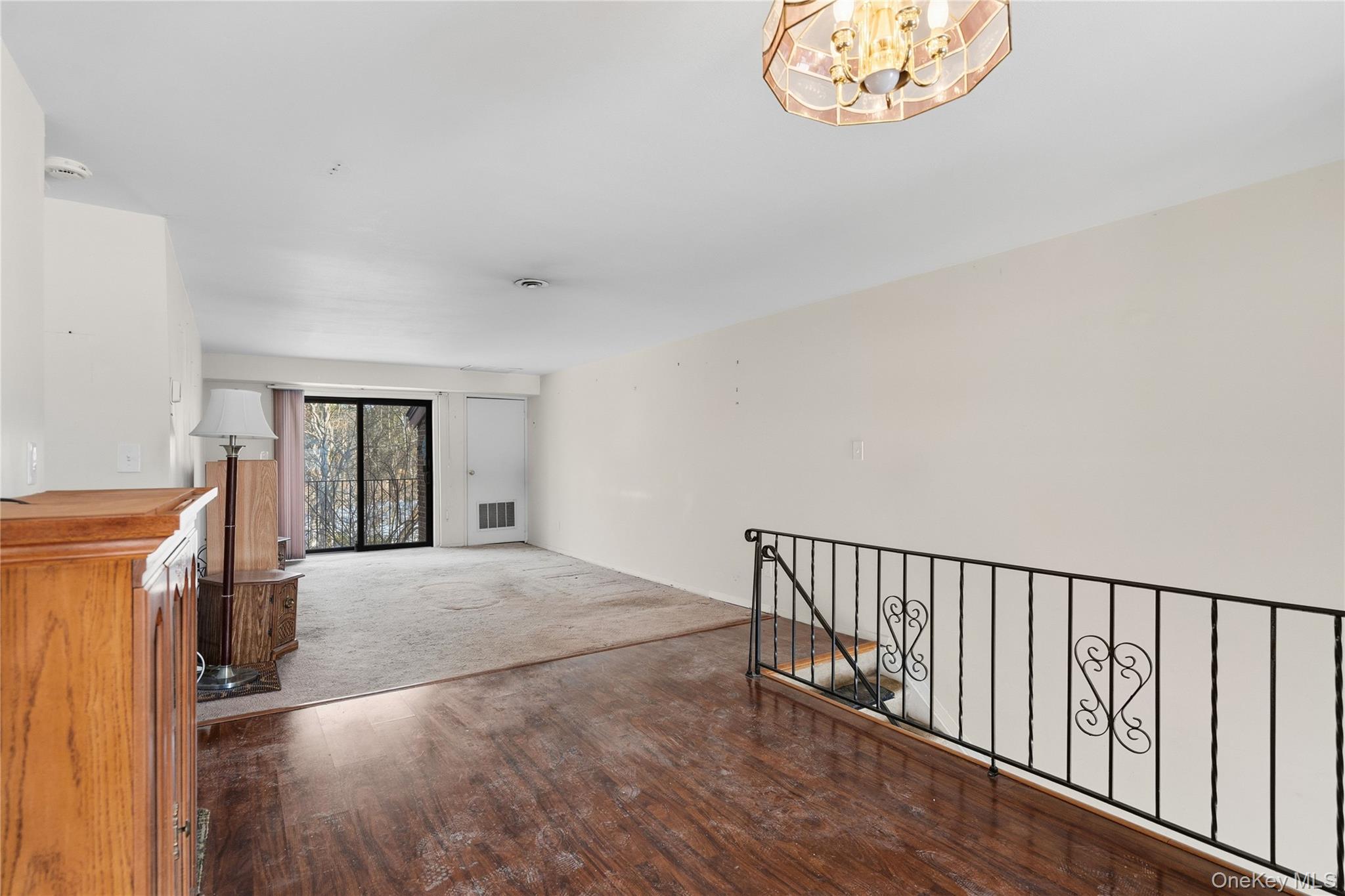 19 Newbrook # 19, Bay Shore, NY 11706