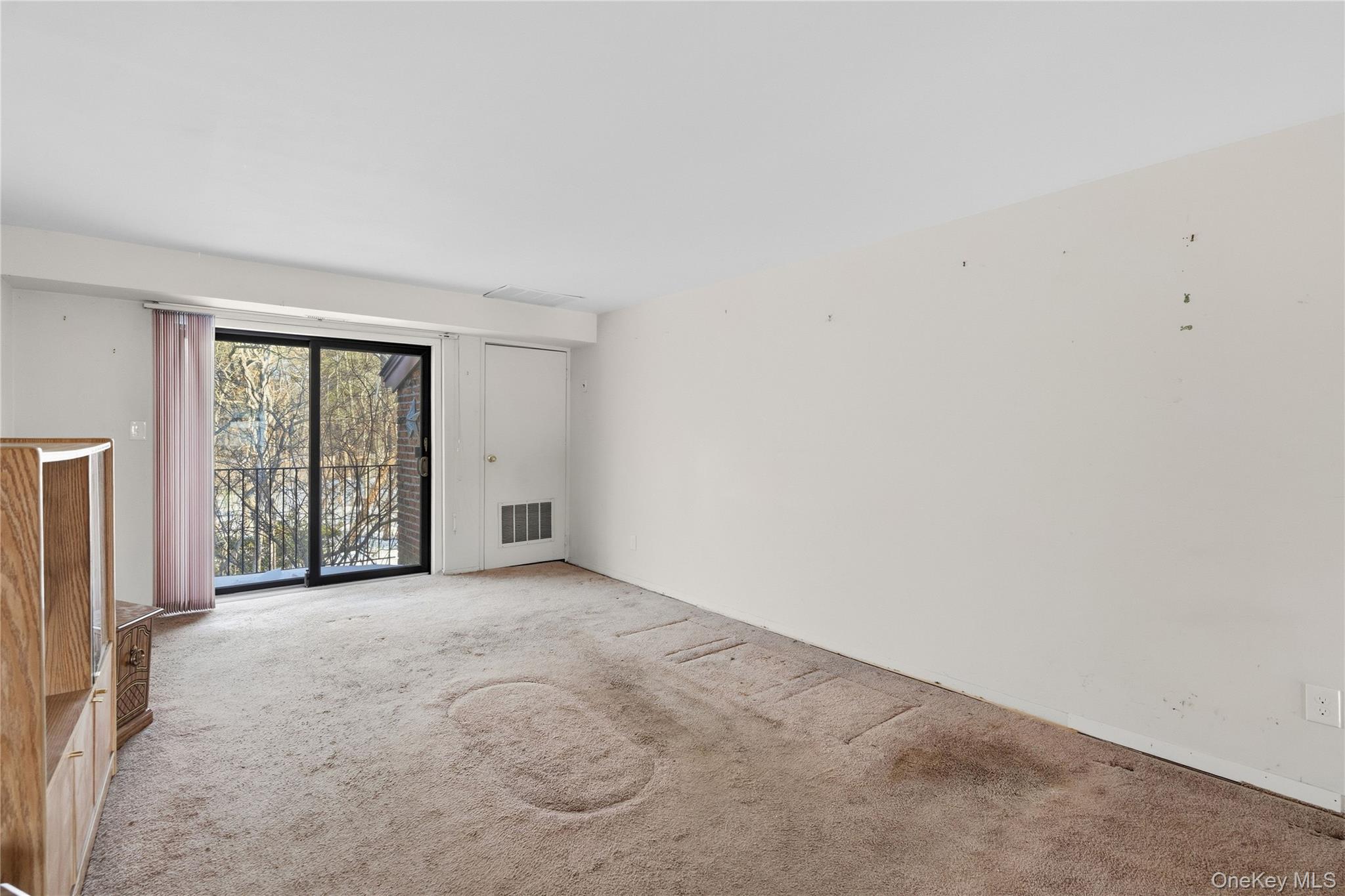 19 Newbrook # 19, Bay Shore, NY 11706