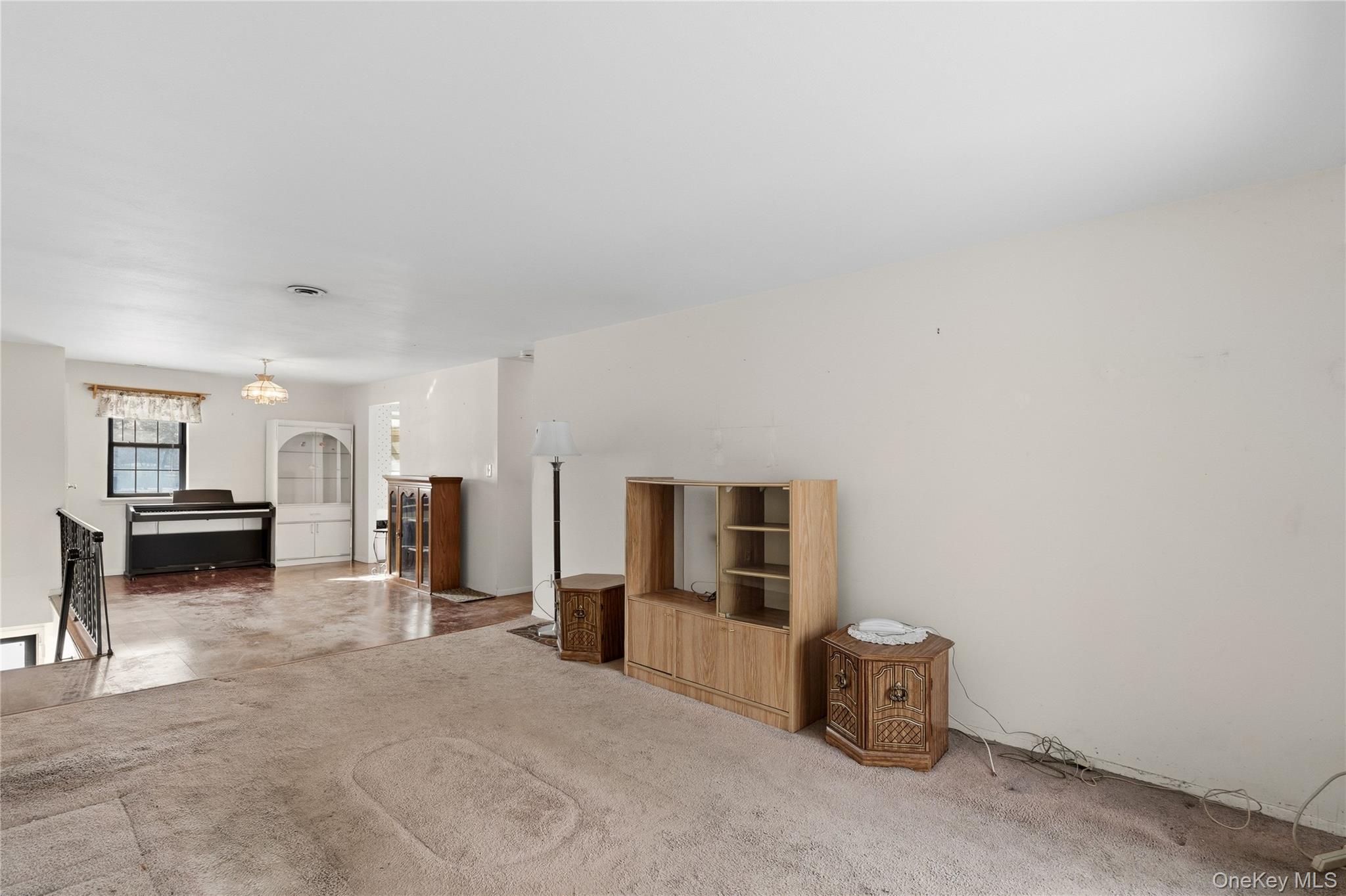 19 Newbrook # 19, Bay Shore, NY 11706