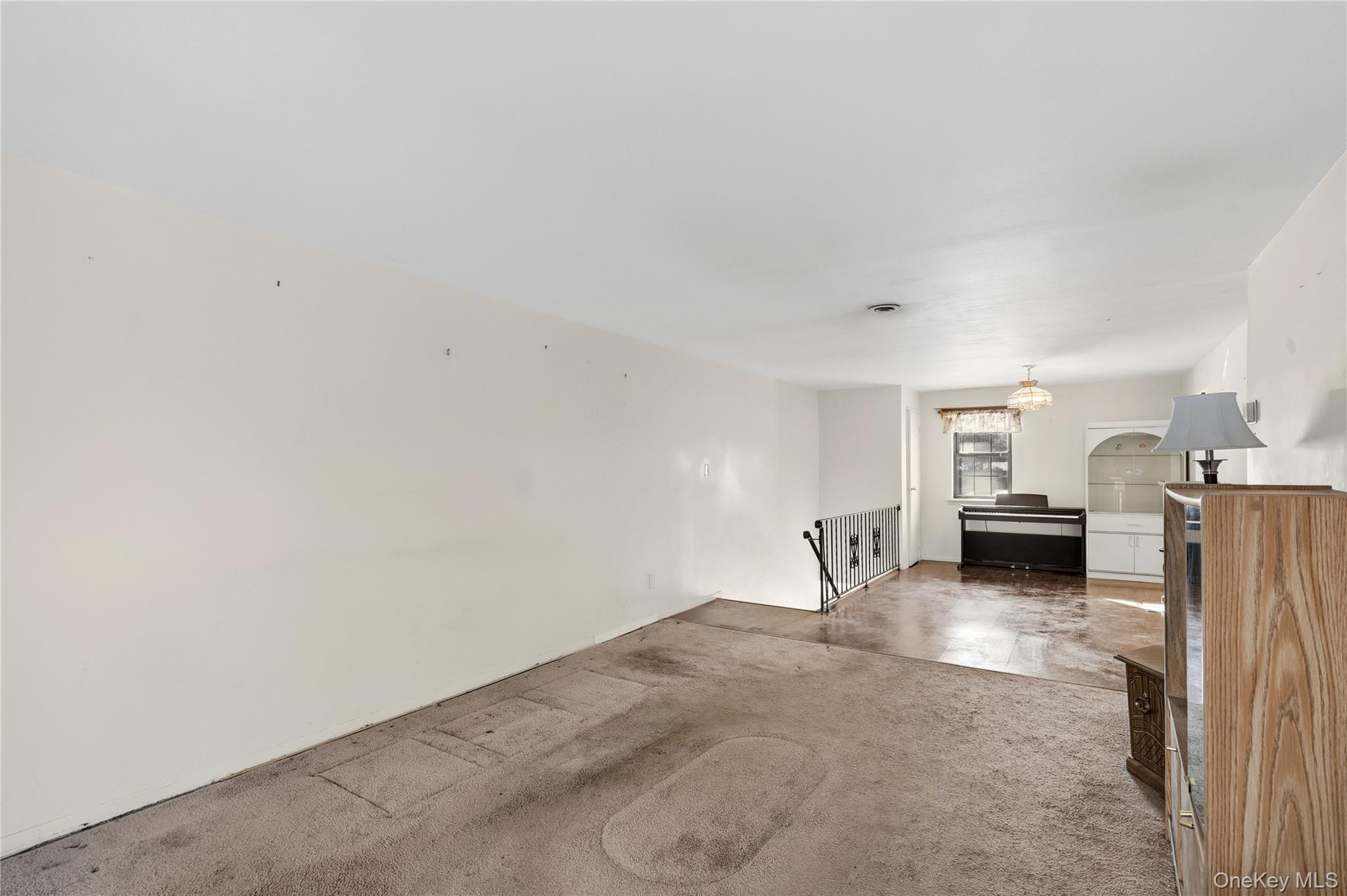 19 Newbrook # 19, Bay Shore, NY 11706