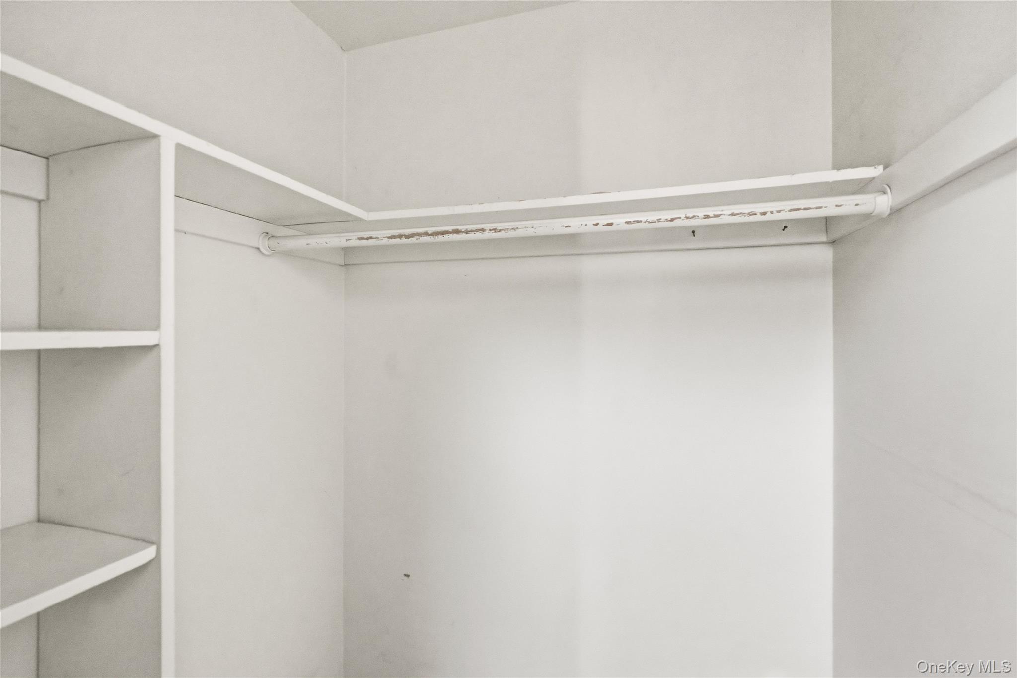 19 Newbrook # 19, Bay Shore, NY 11706