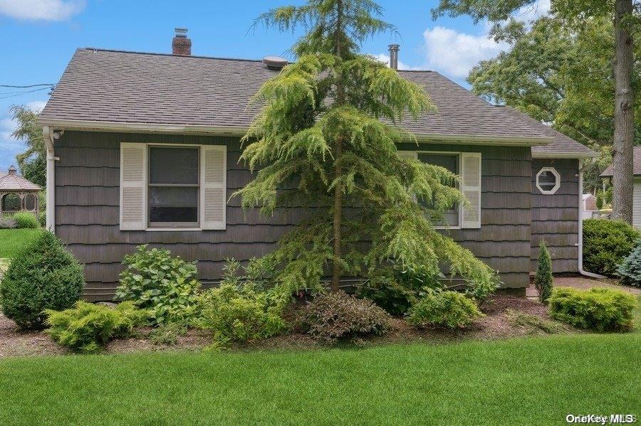 5 Leafy Way, Aquebogue, NY 11931