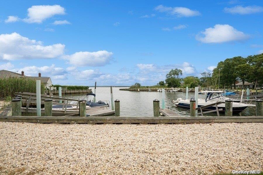 5 Leafy Way, Aquebogue, NY 11931