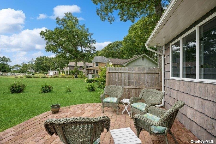 5 Leafy Way, Aquebogue, NY 11931