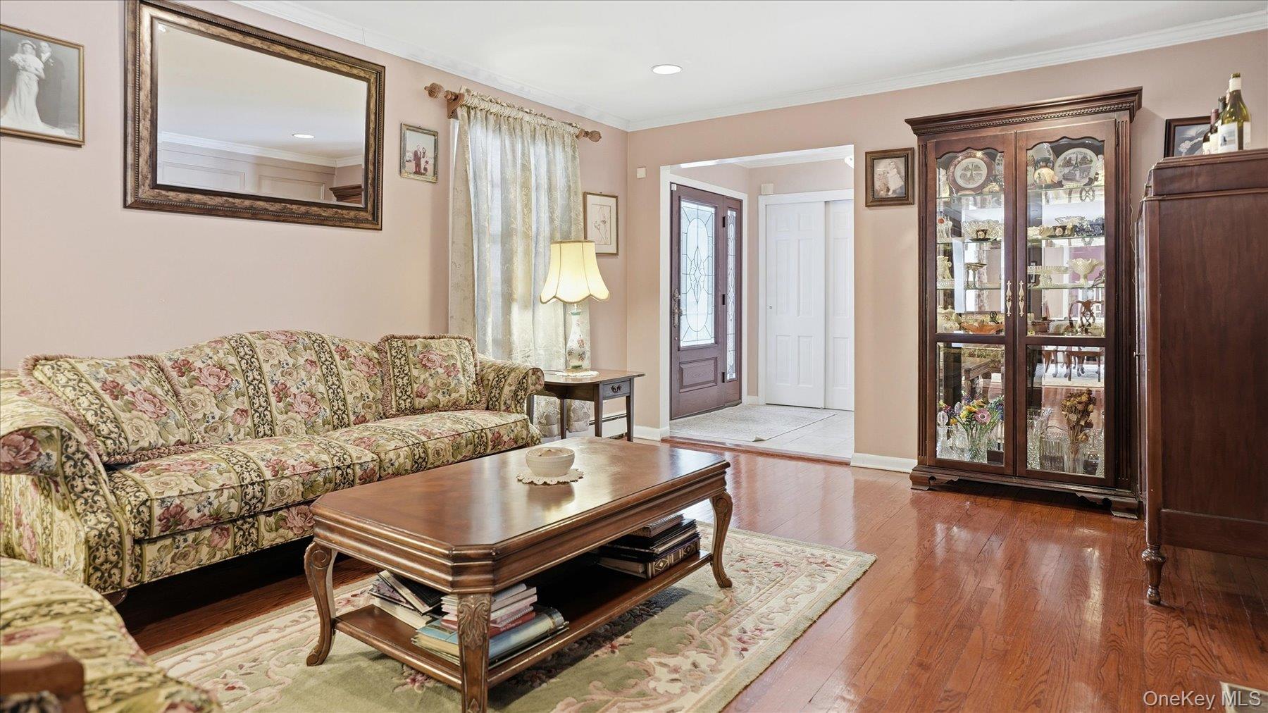 1 Tracklot Road, Nissequogue, NY 11780