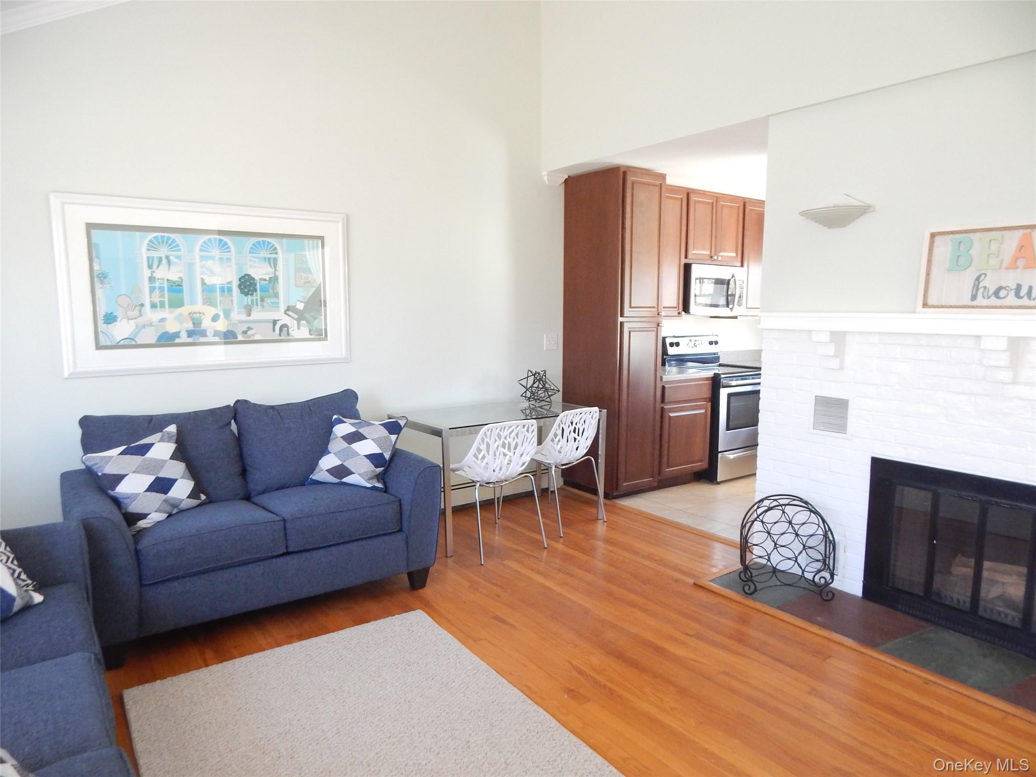 15 Maple Street, Westhampton Beach, NY 11978