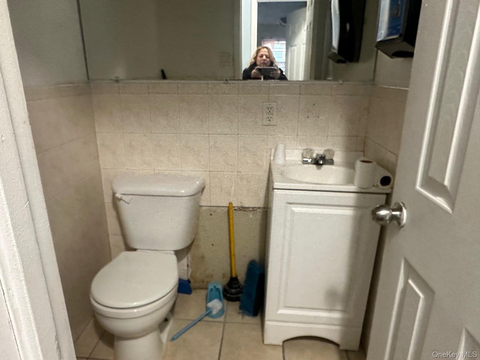 9718 Roosevelt Avenue, Corona, NY 11368