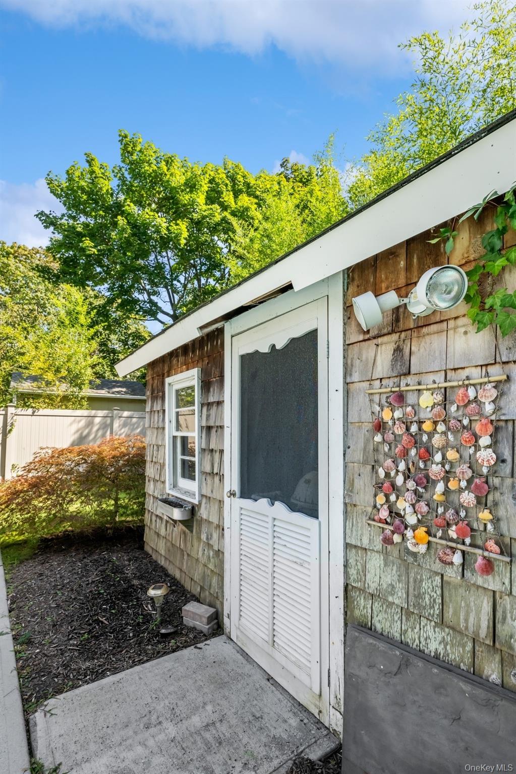 7 Linda Lane, Hampton Bays, NY 11946