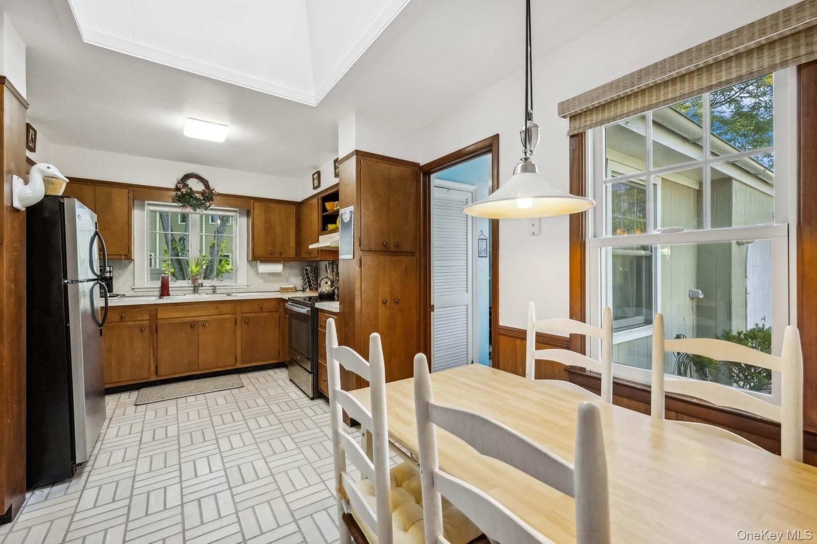 7 Linda Lane, Hampton Bays, NY 11946