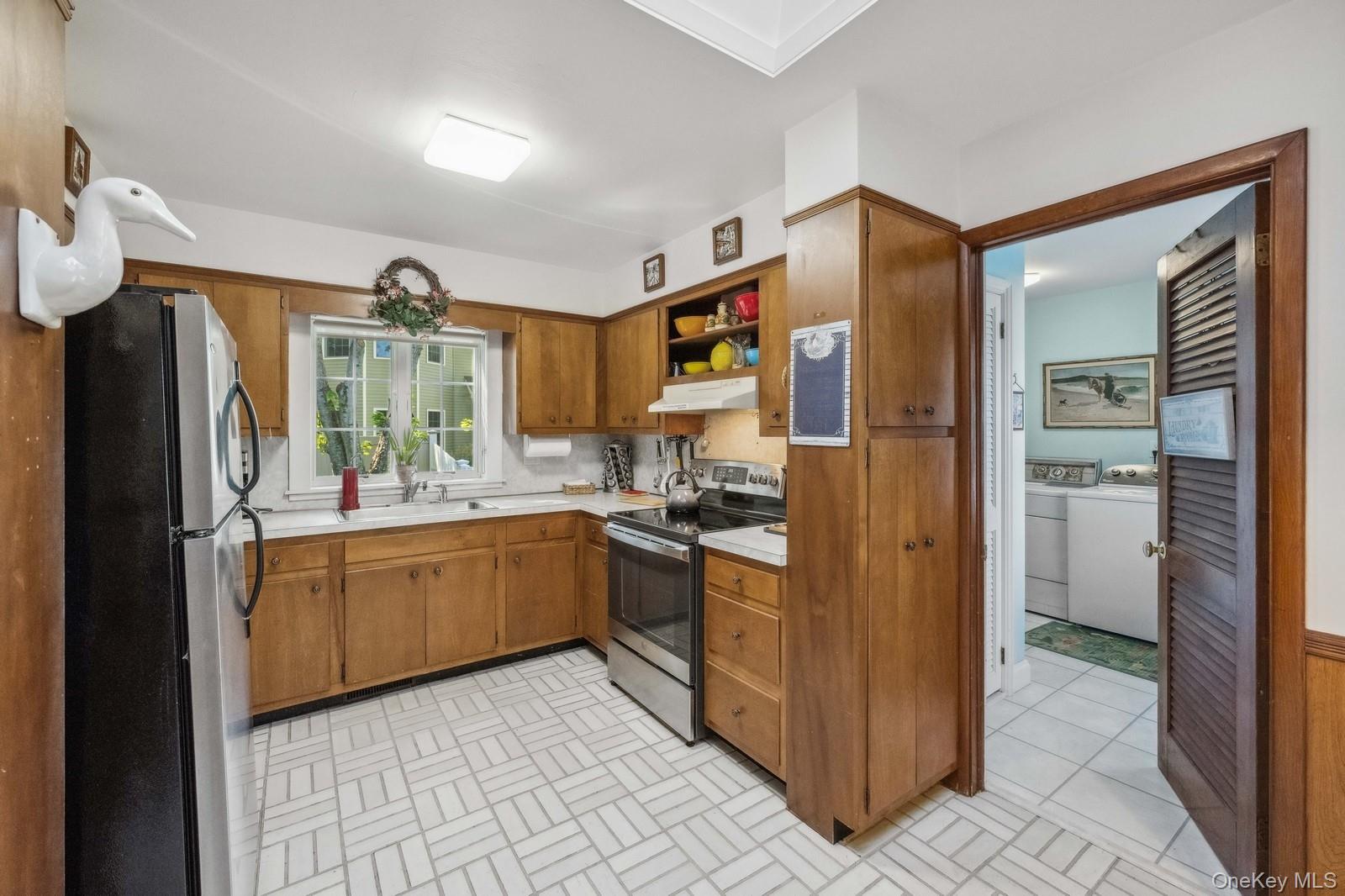 7 Linda Lane, Hampton Bays, NY 11946