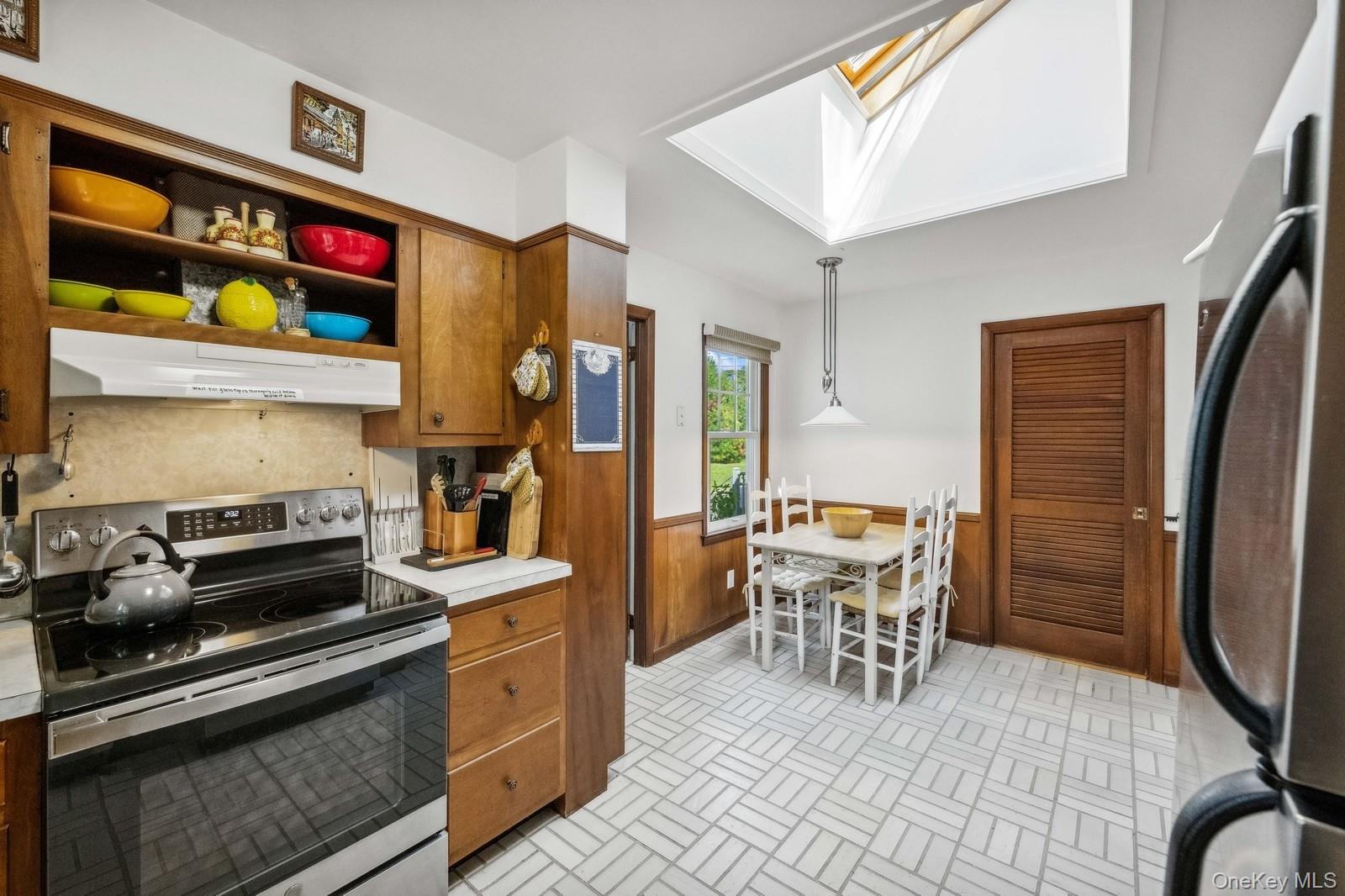 7 Linda Lane, Hampton Bays, NY 11946