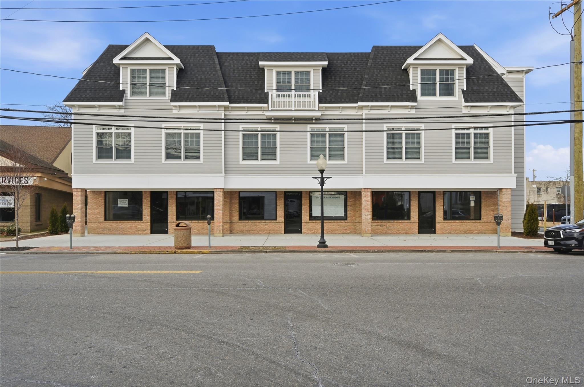 180 Deer Park Avenue # 201, Babylon, NY 11702