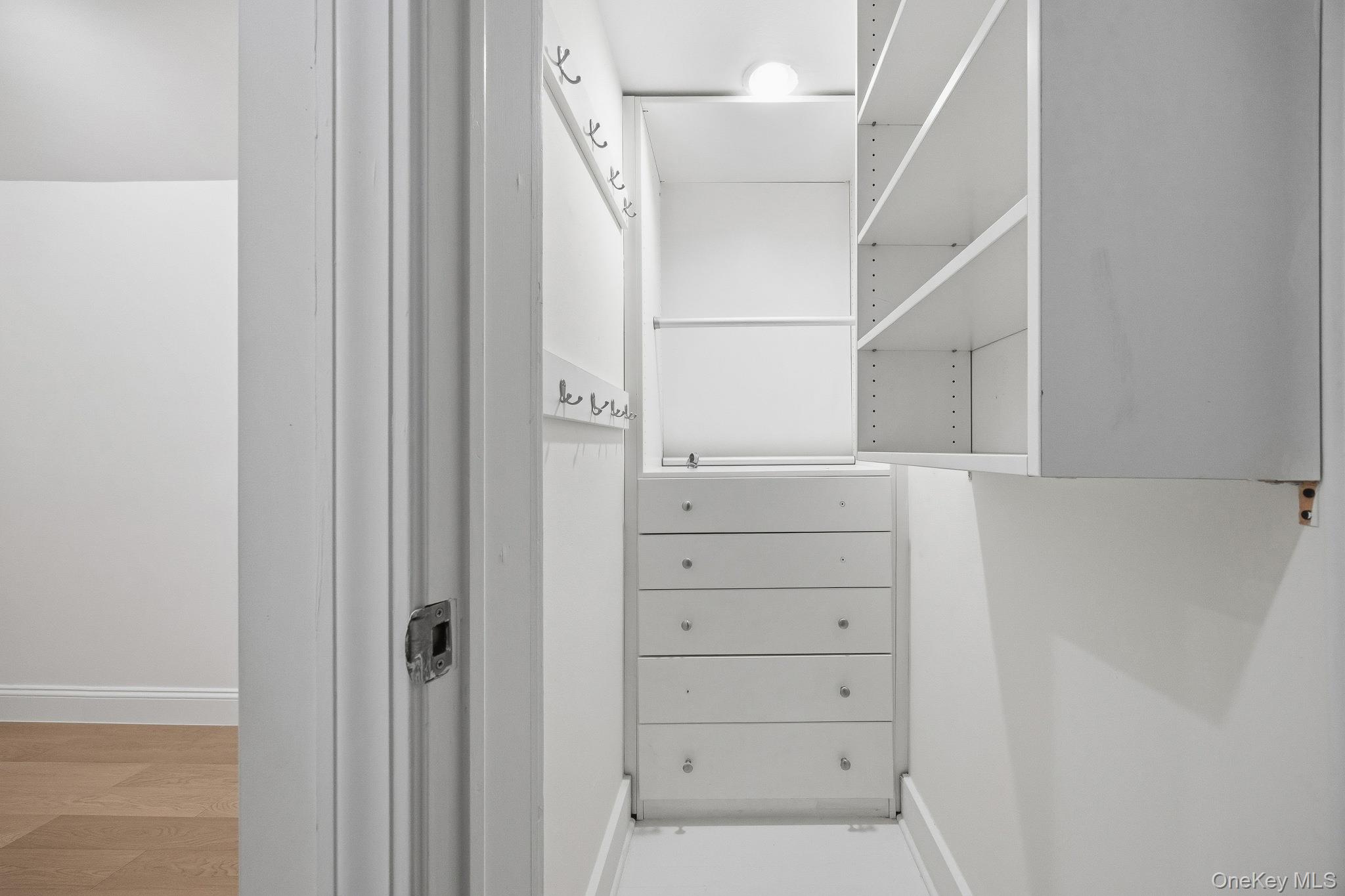 2 Wynmor Road, Scarsdale, NY 10583