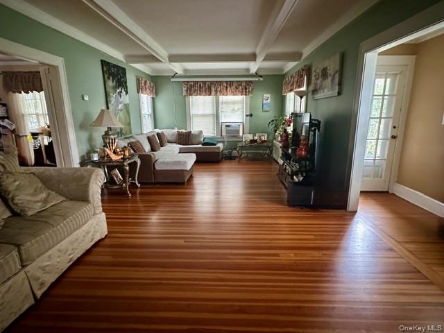 90 Roe E, Patchogue, NY 11772