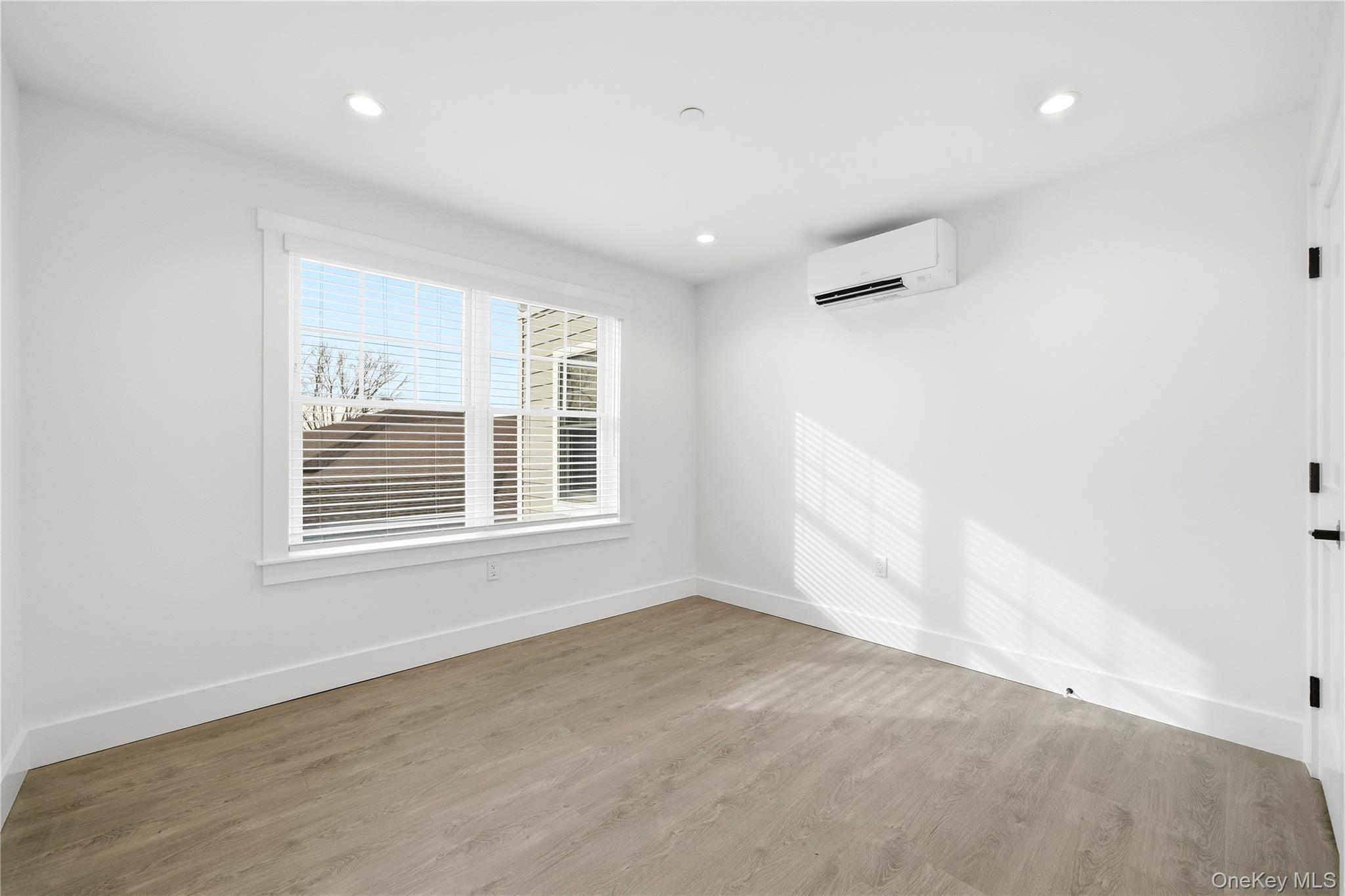 180 Deer Park Avenue # 303, Babylon, NY 11702