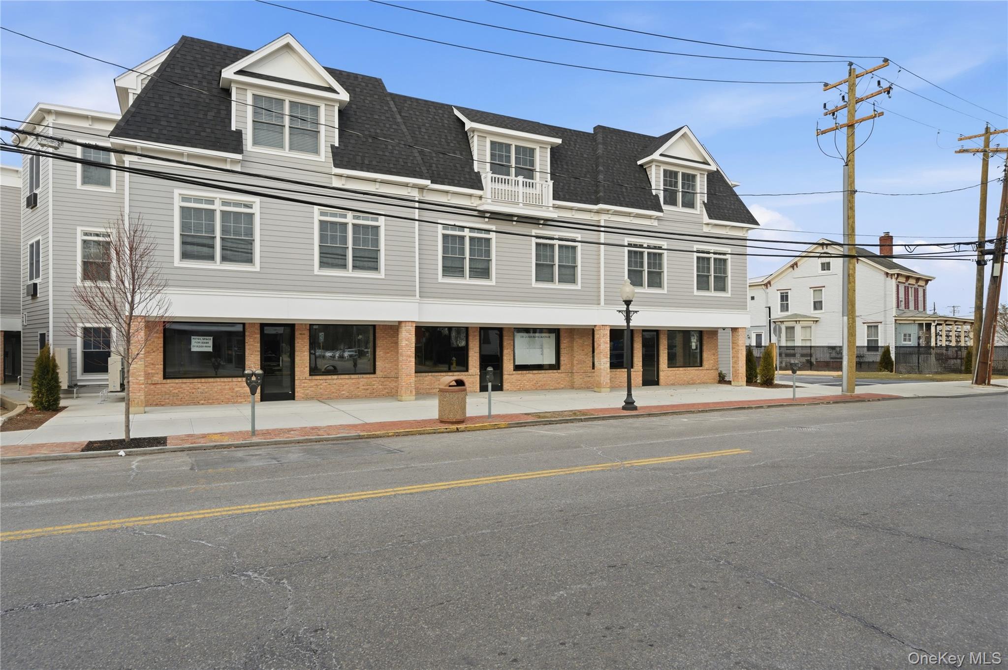 180 Deer Park Avenue # 303, Babylon, NY 11702