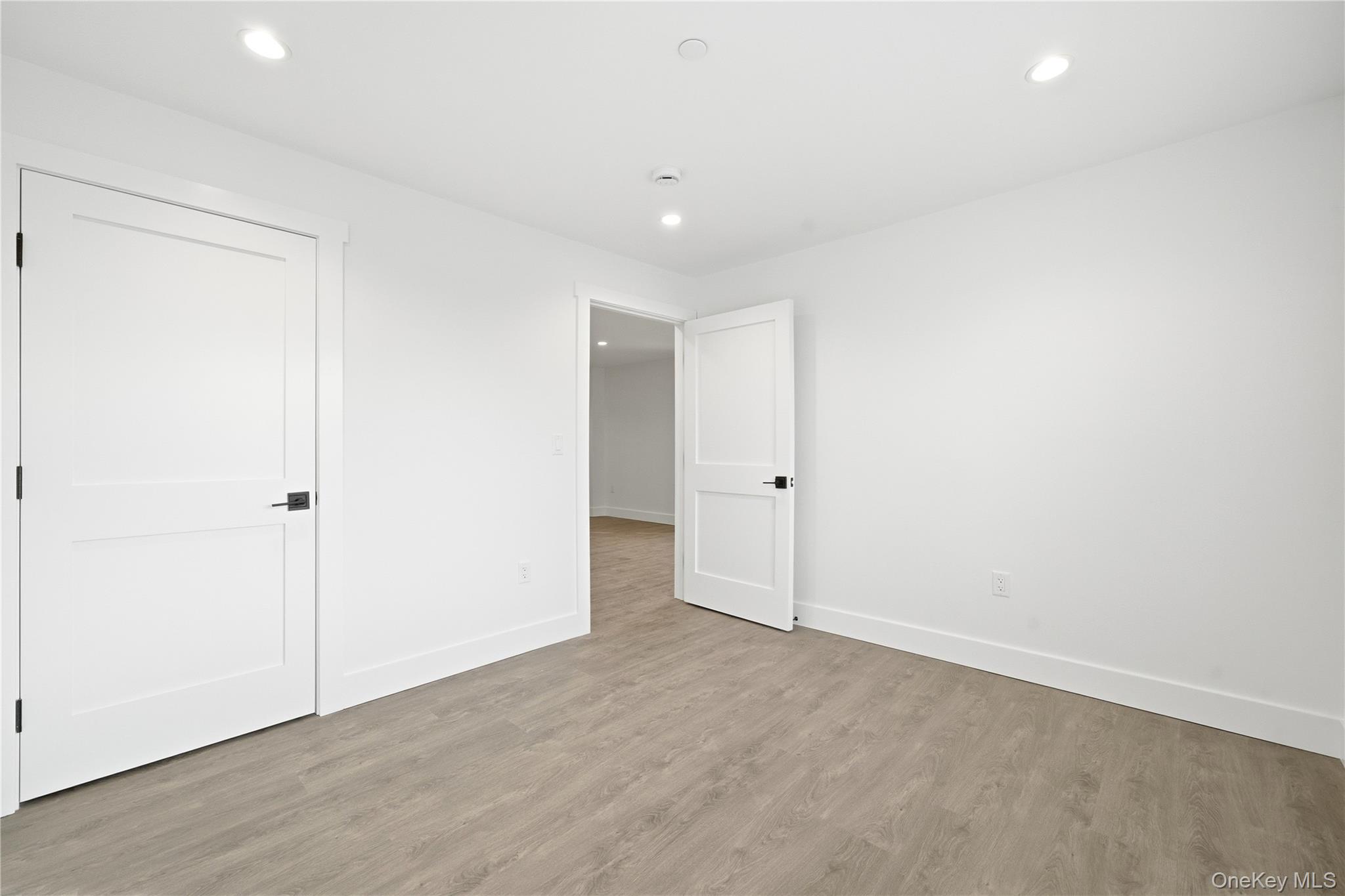 180 Deer Park Avenue # 303, Babylon, NY 11702