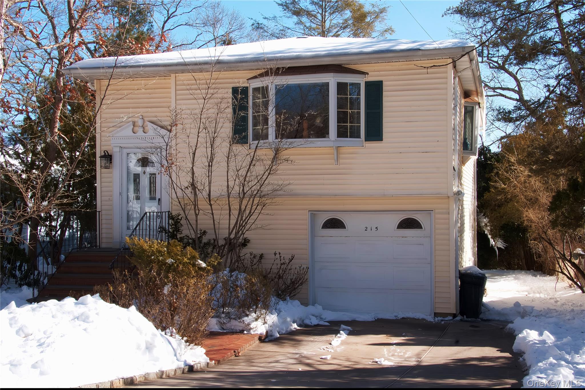 215 Lakeside Trail, Ridge, NY 11961