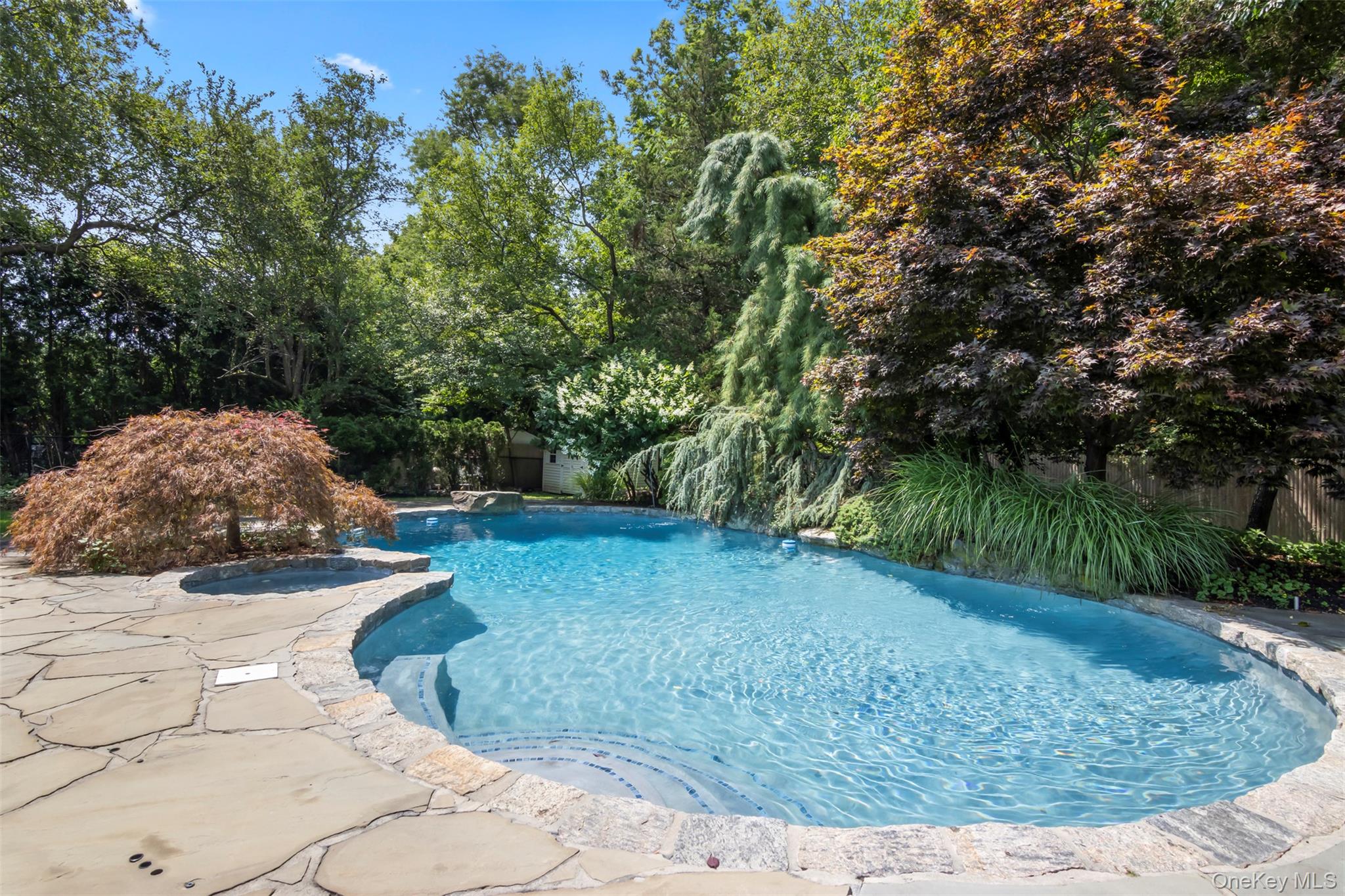 4 Daniel Way, Setauket, NY 11733