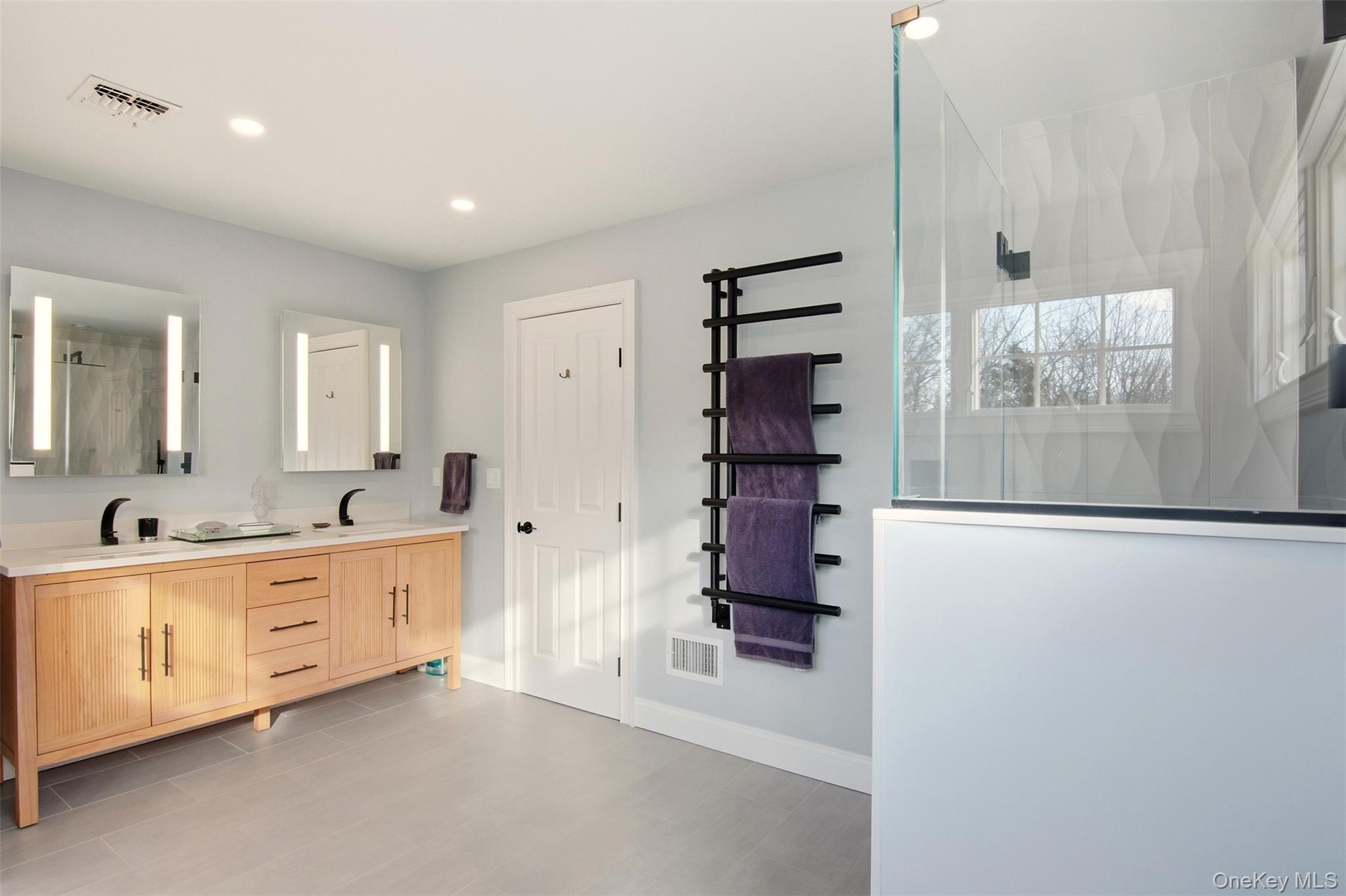 4 Daniel Way, Setauket, NY 11733