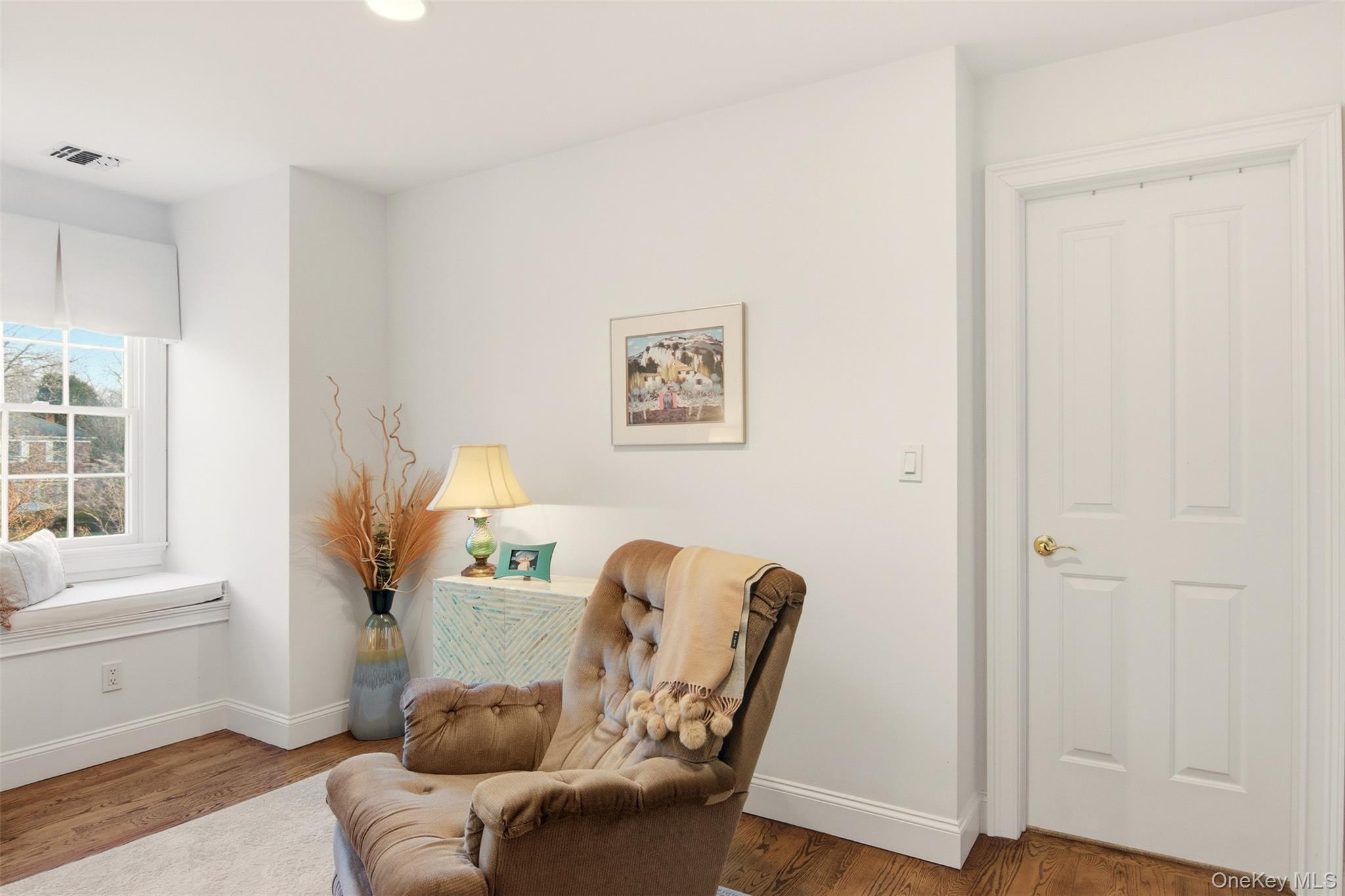 4 Daniel Way, Setauket, NY 11733