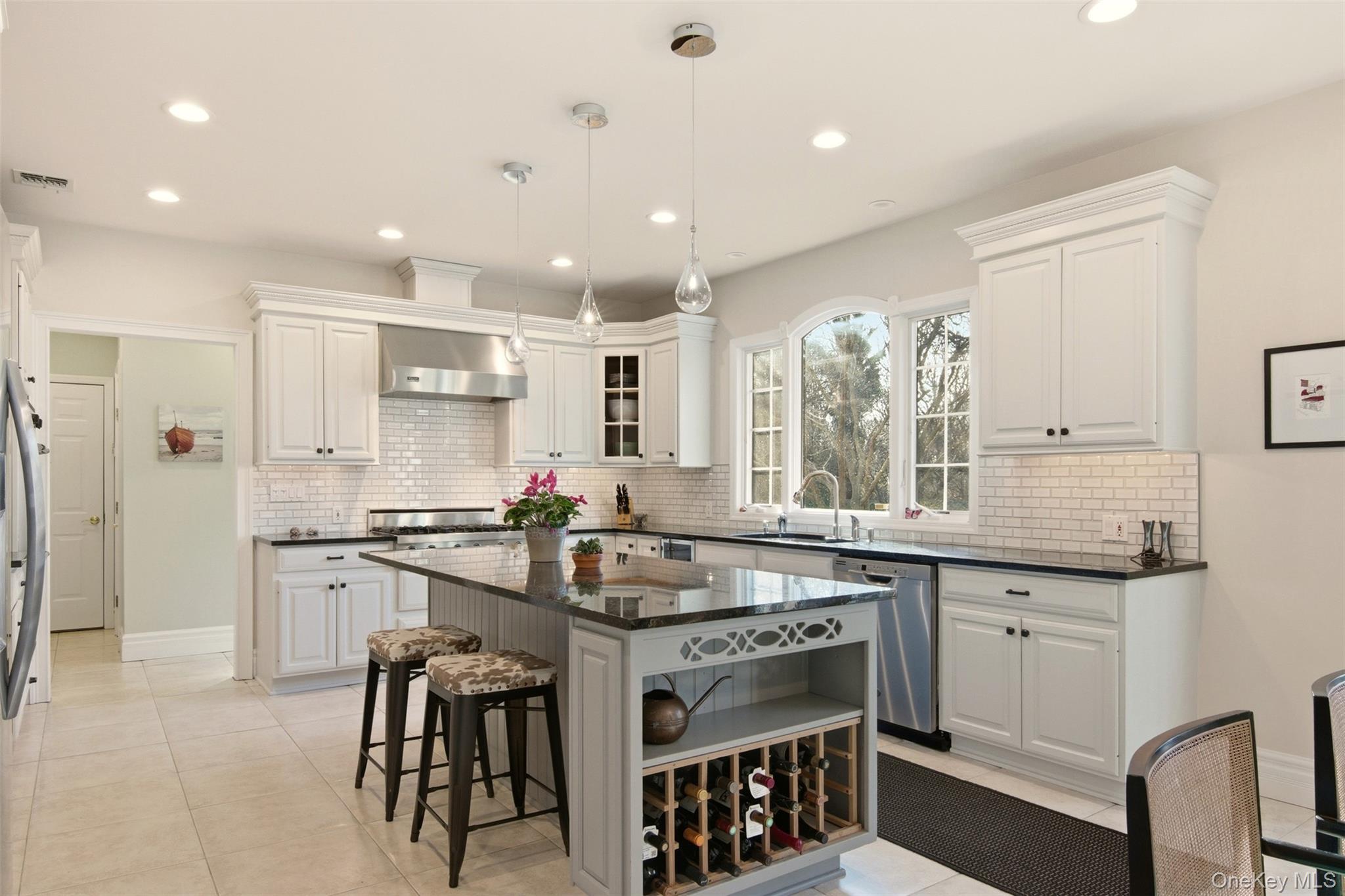 4 Daniel Way, Setauket, NY 11733