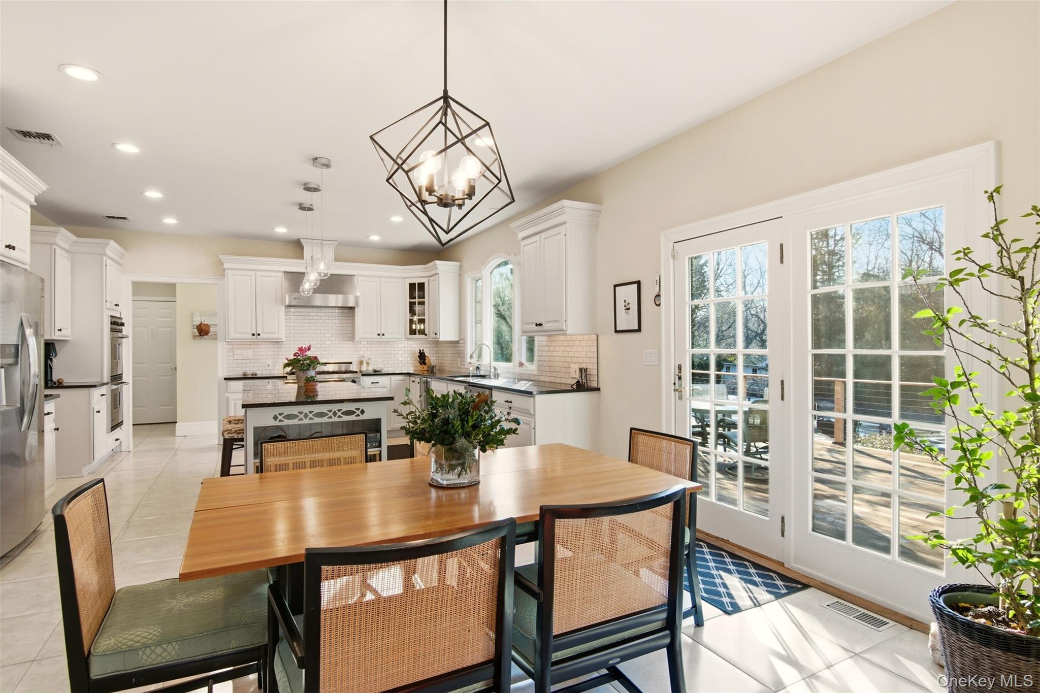 4 Daniel Way, Setauket, NY 11733