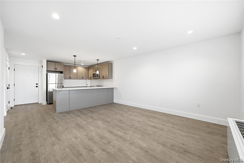 180 Deer Park Avenue # 204, Babylon, NY 11702