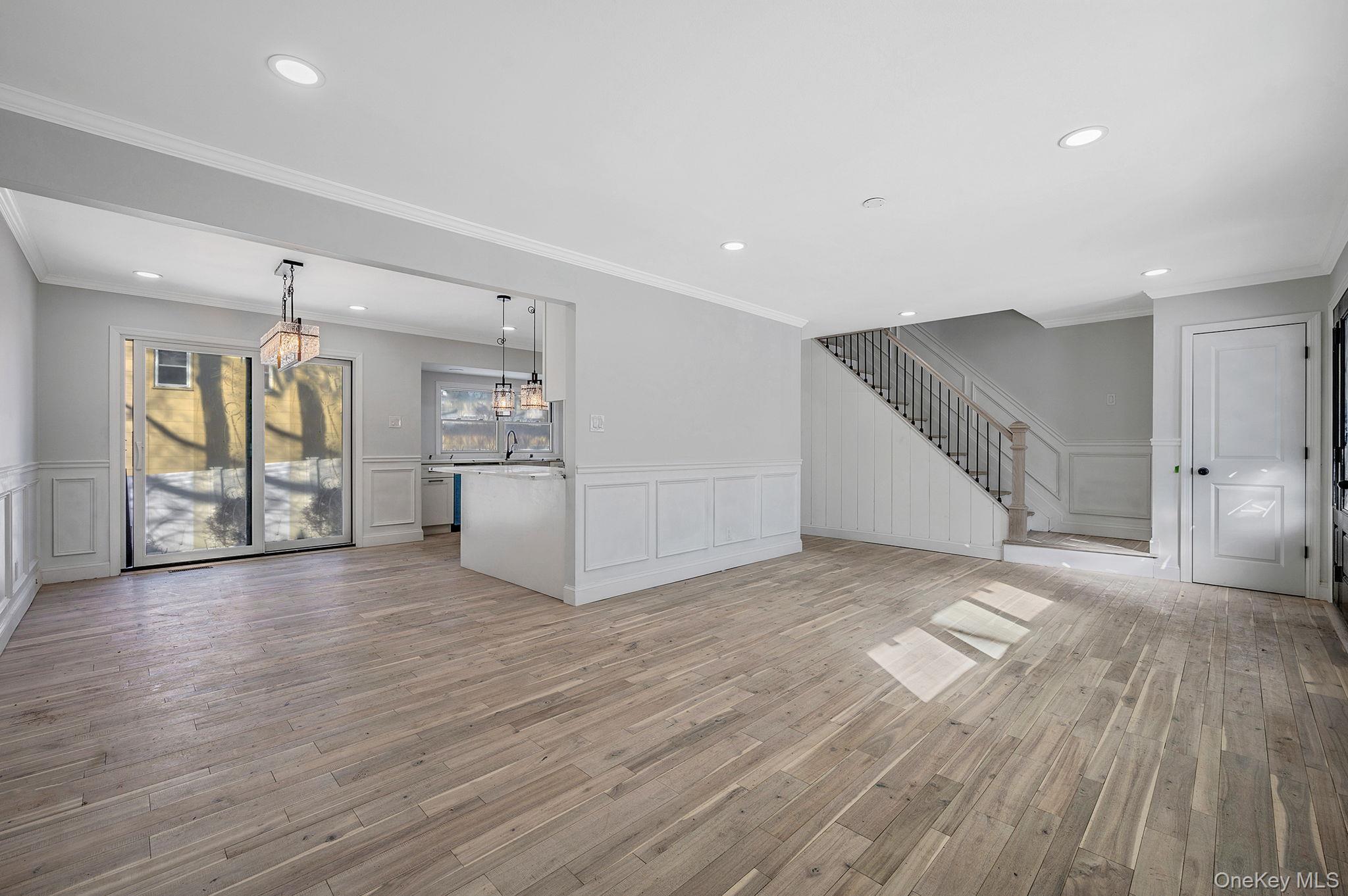 39 E Lyons Street, Melville, NY 11747