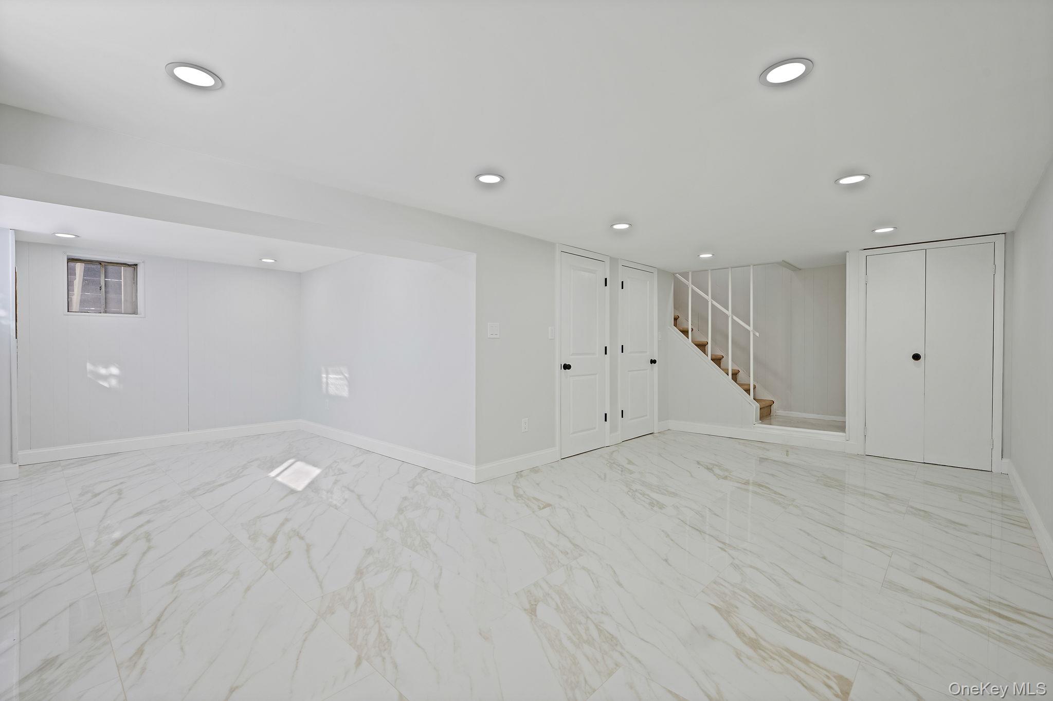 39 E Lyons Street, Melville, NY 11747