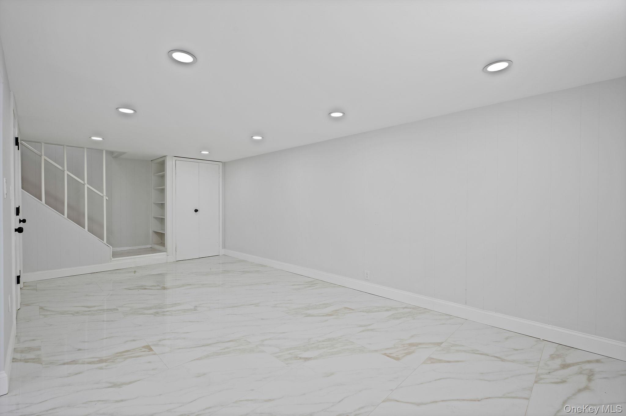 39 E Lyons Street, Melville, NY 11747