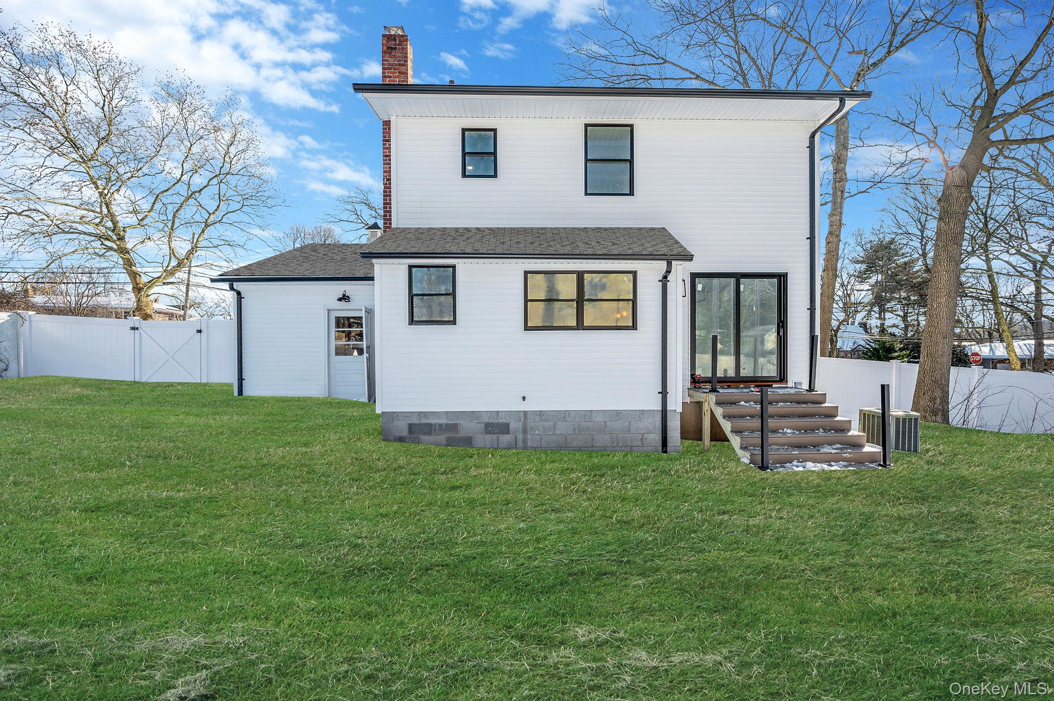 39 E Lyons Street, Melville, NY 11747