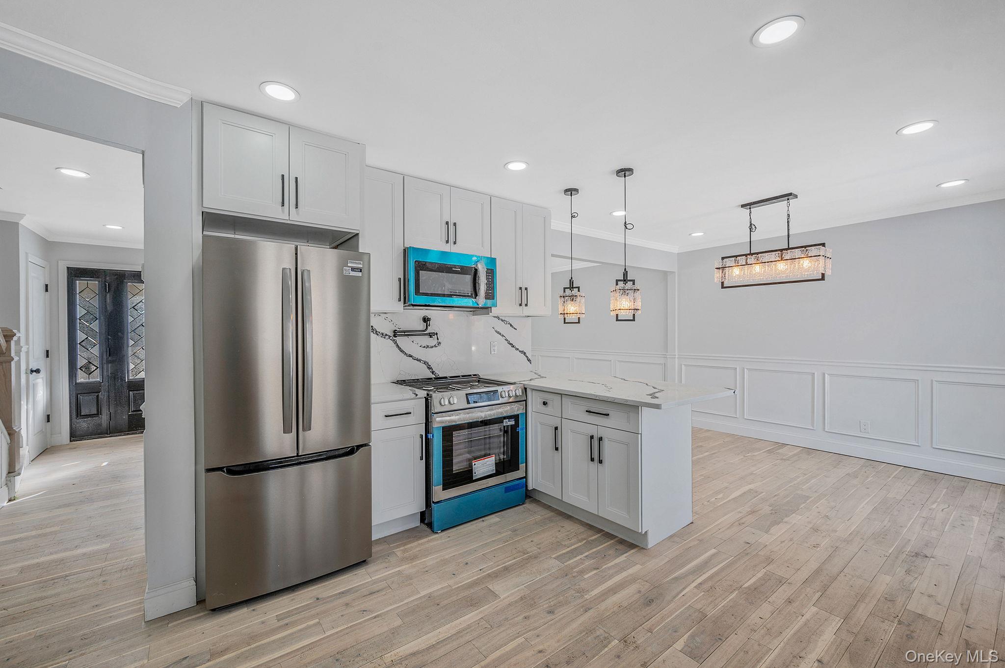 39 E Lyons Street, Melville, NY 11747