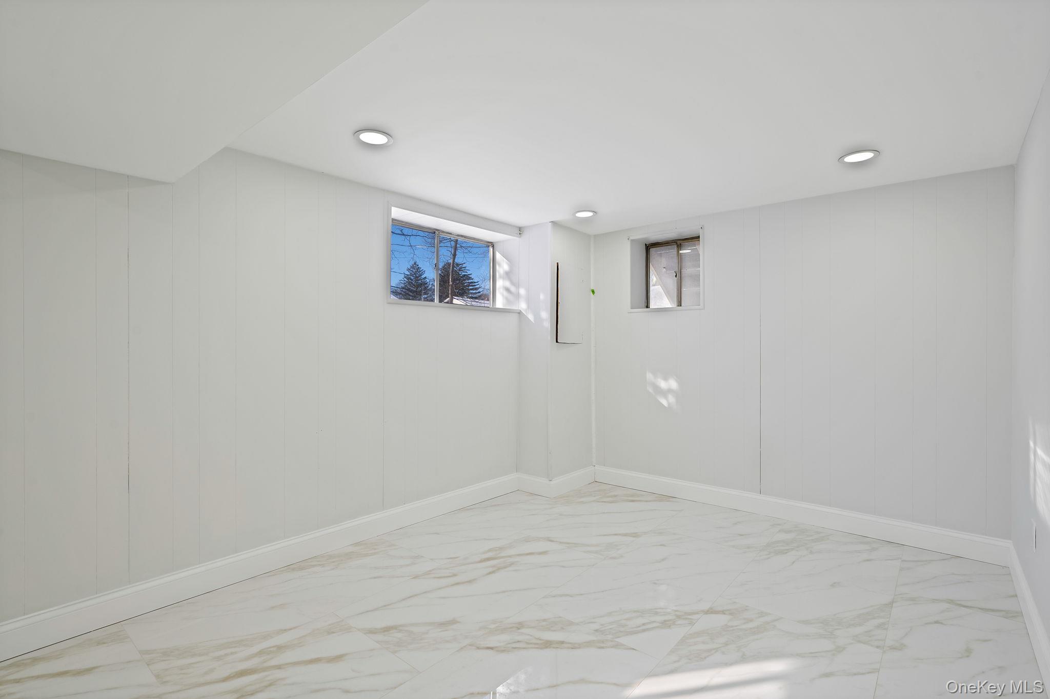 39 E Lyons Street, Melville, NY 11747