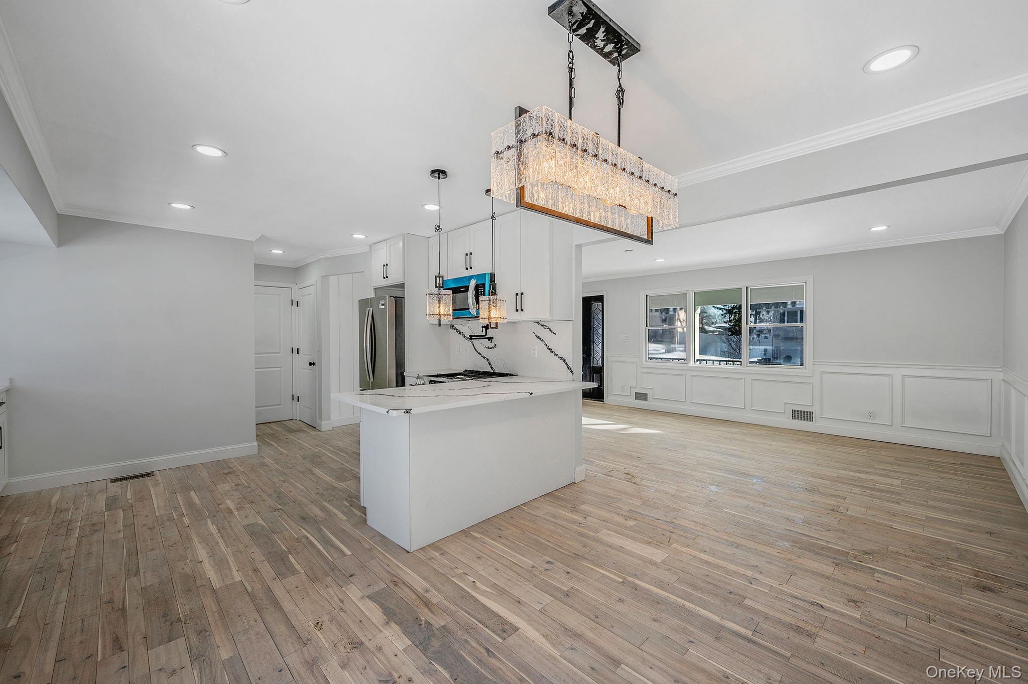 39 E Lyons Street, Melville, NY 11747