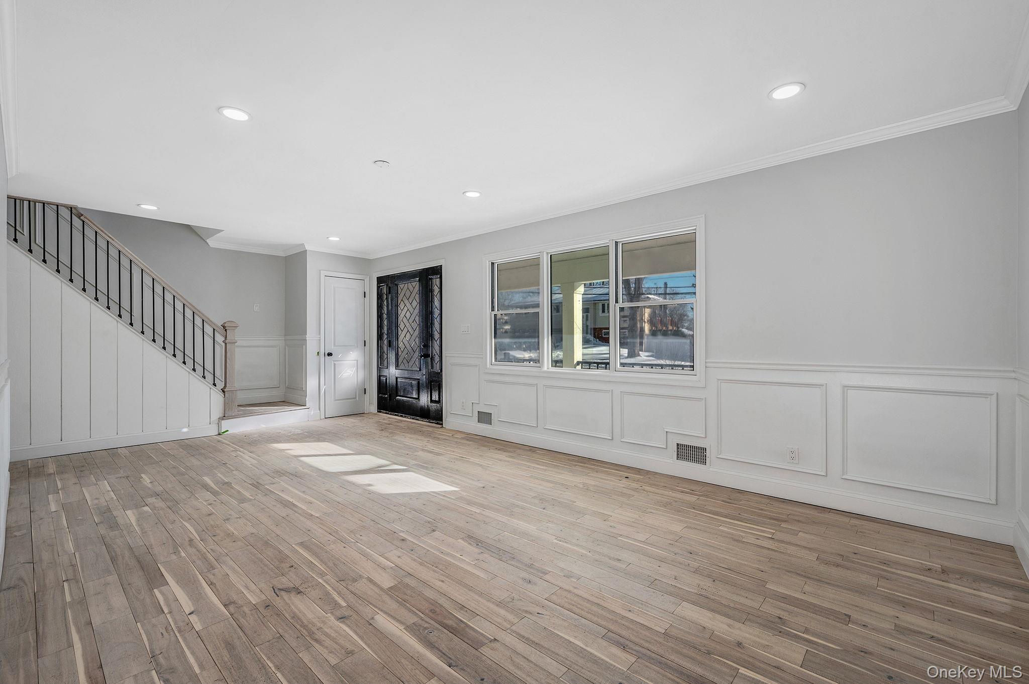 39 E Lyons Street, Melville, NY 11747