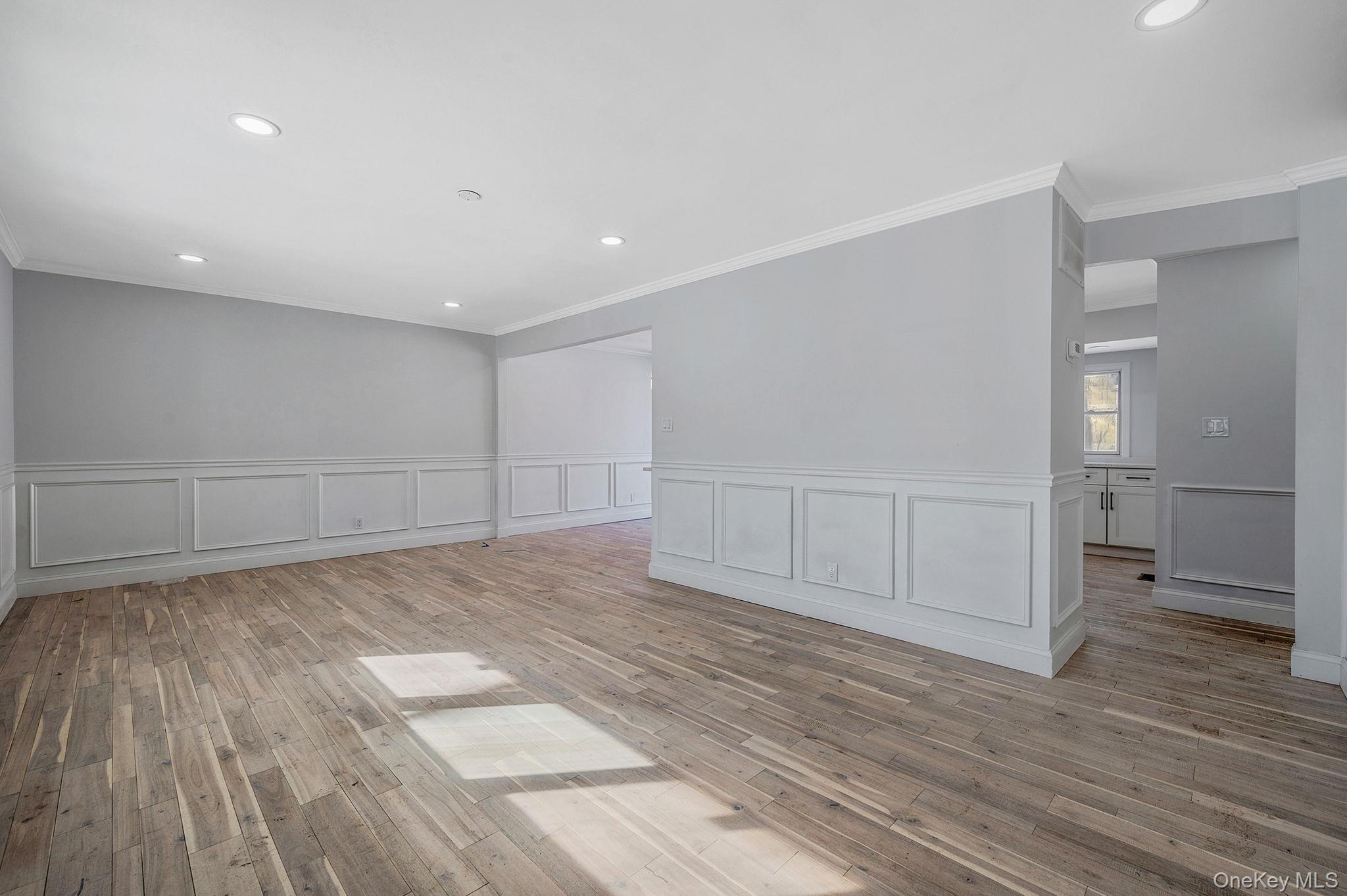 39 E Lyons Street, Melville, NY 11747