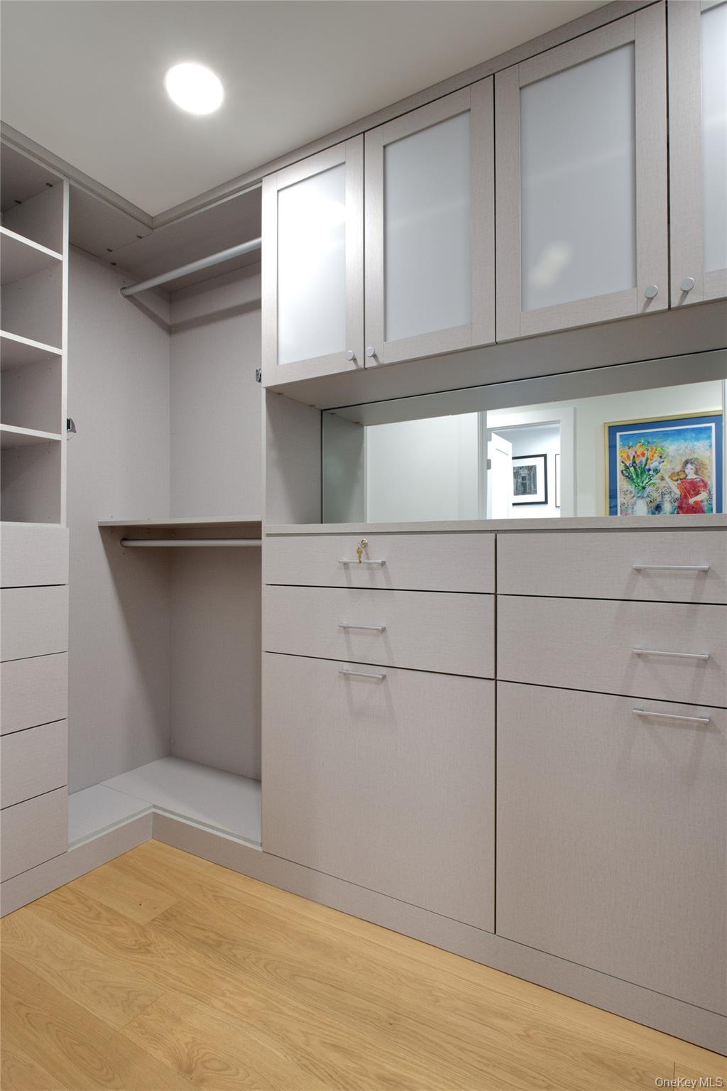 6 Frost Pond Drive, Roslyn, NY 11576