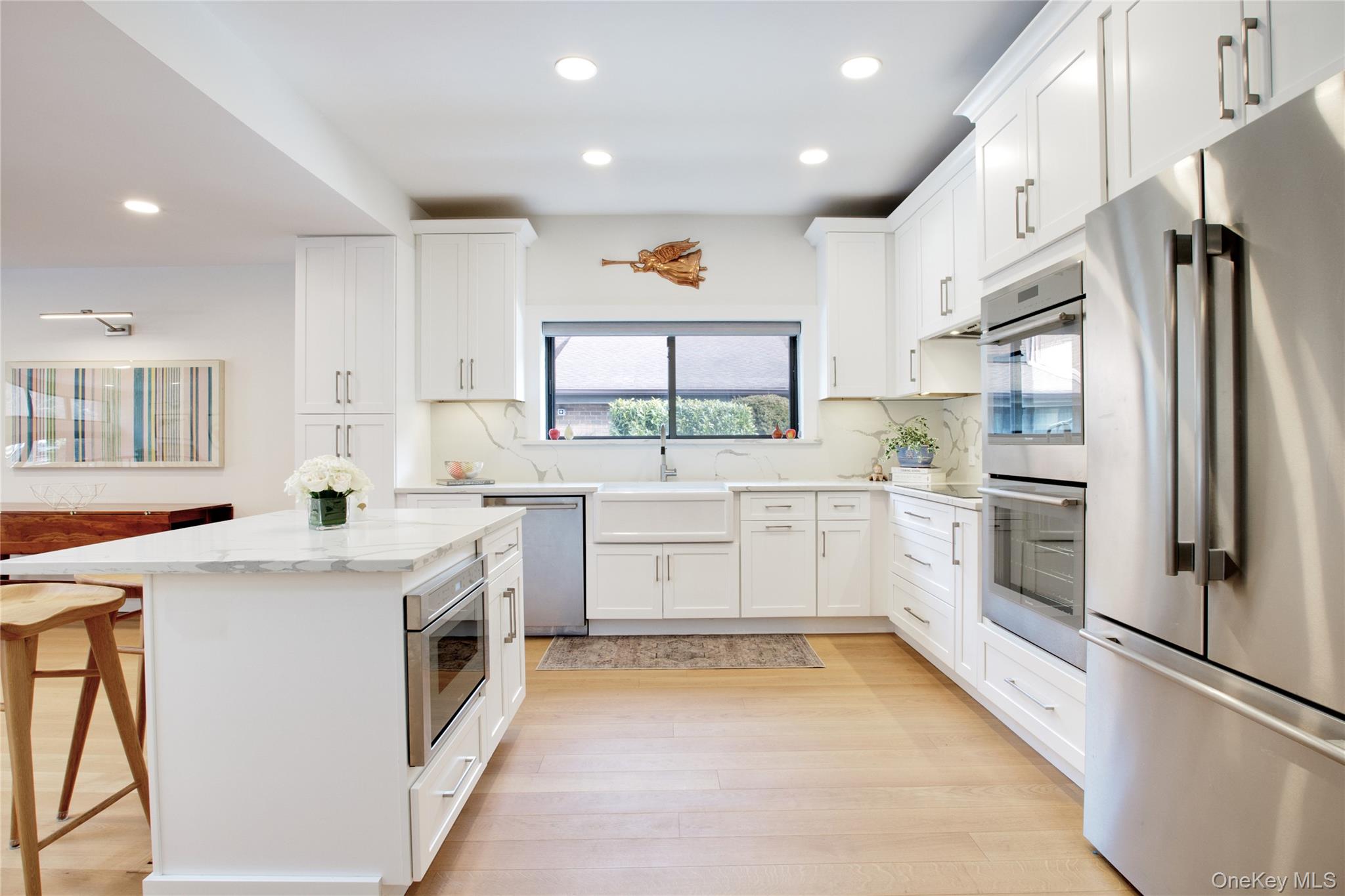 6 Frost Pond Drive, Roslyn, NY 11576