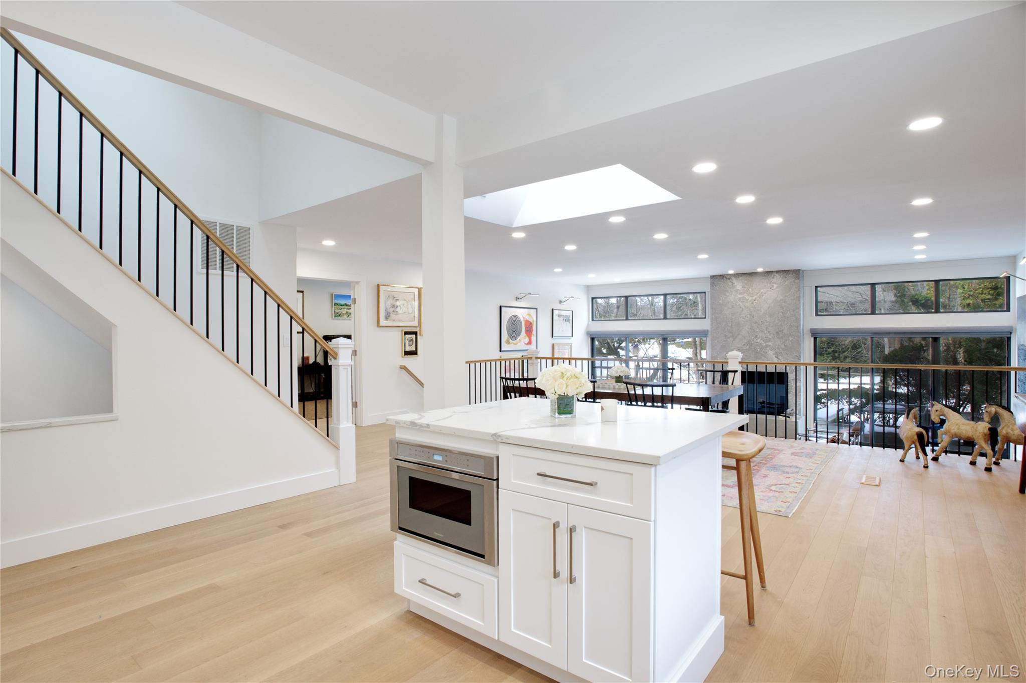 6 Frost Pond Drive, Roslyn, NY 11576