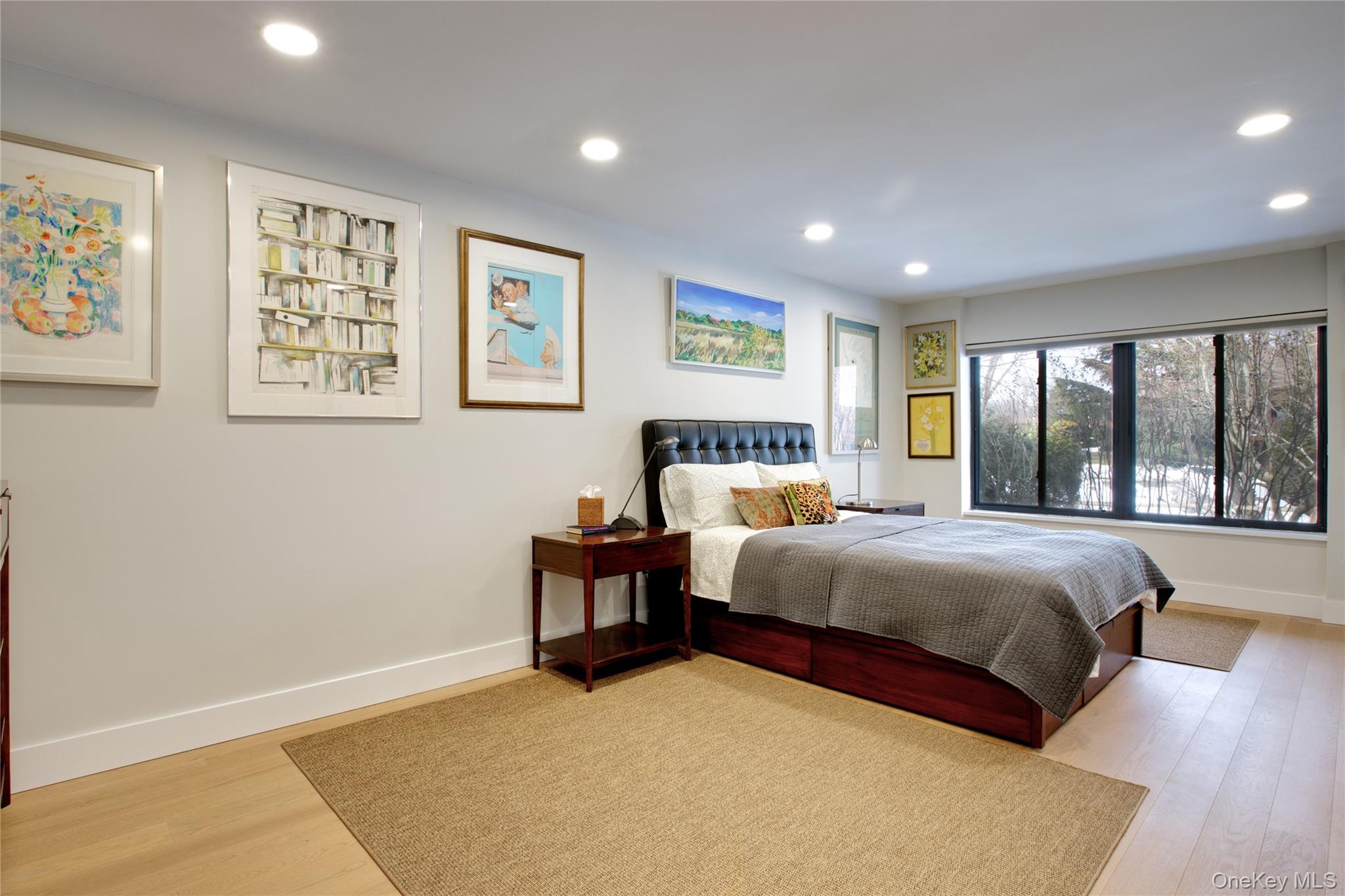 6 Frost Pond Drive, Roslyn, NY 11576