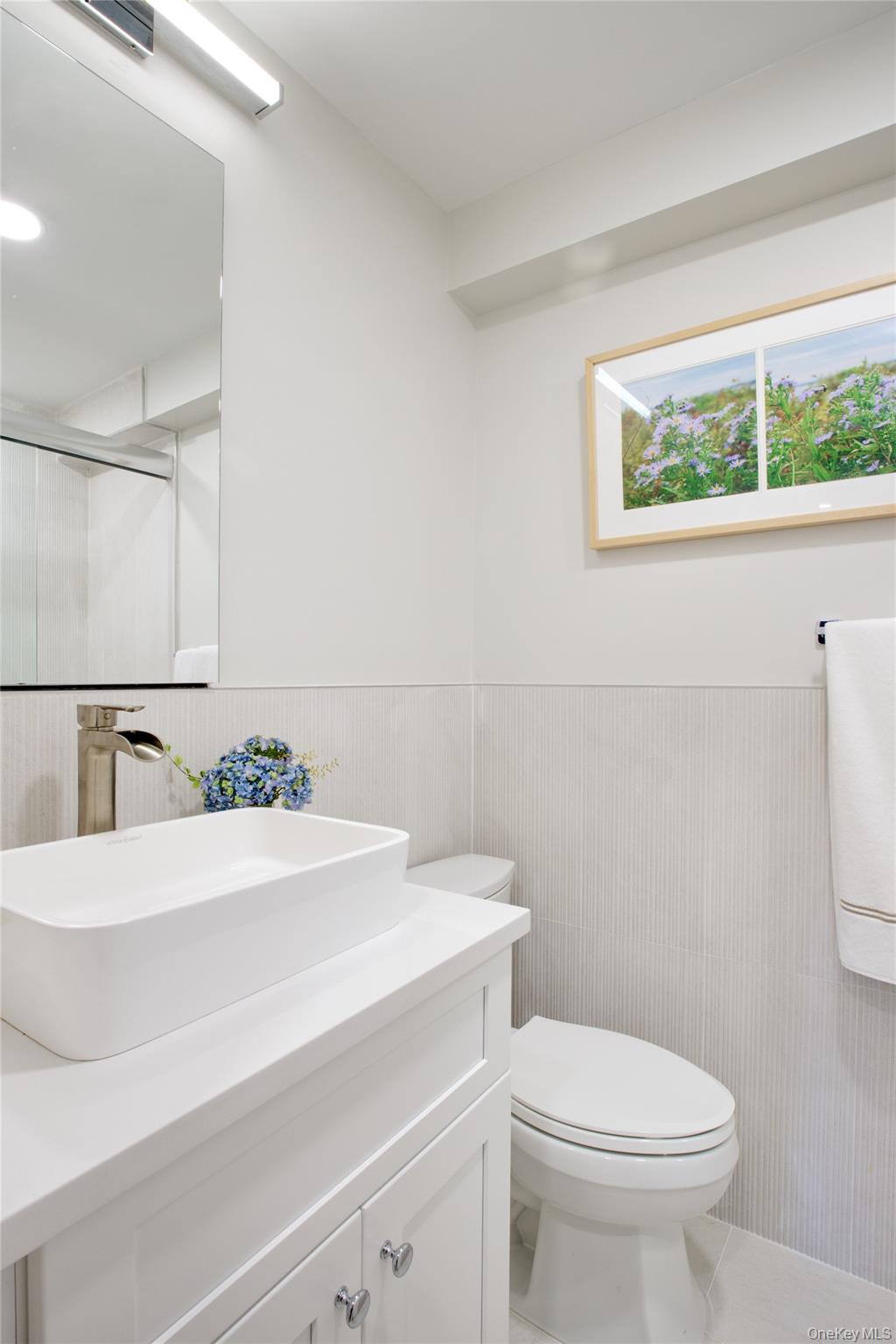 6 Frost Pond Drive, Roslyn, NY 11576