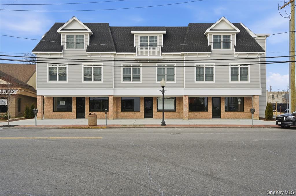 180 Deer Park Avenue # 208, Babylon, NY 11702